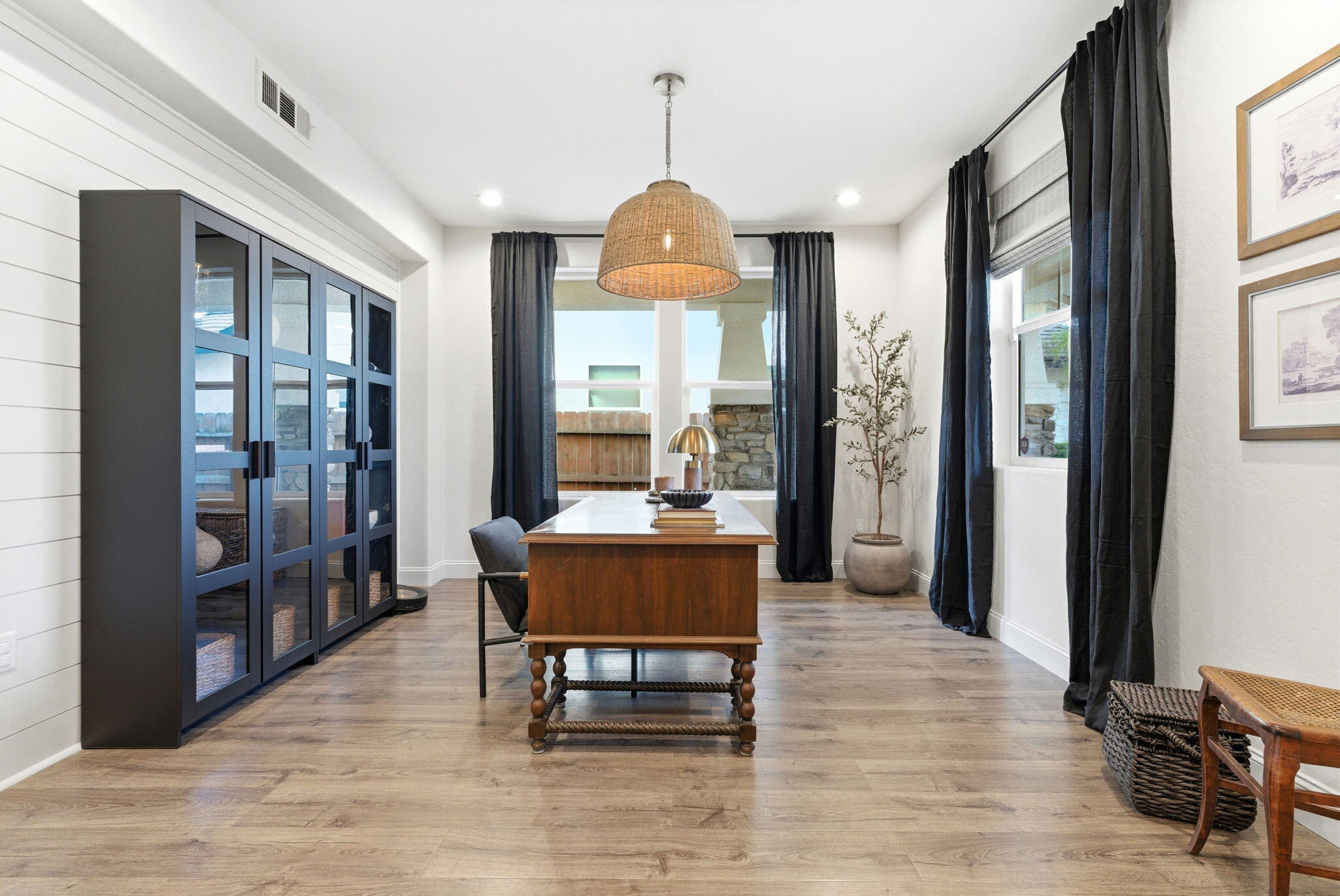 6321 W Oriole Ave, Visalia, CA 93291