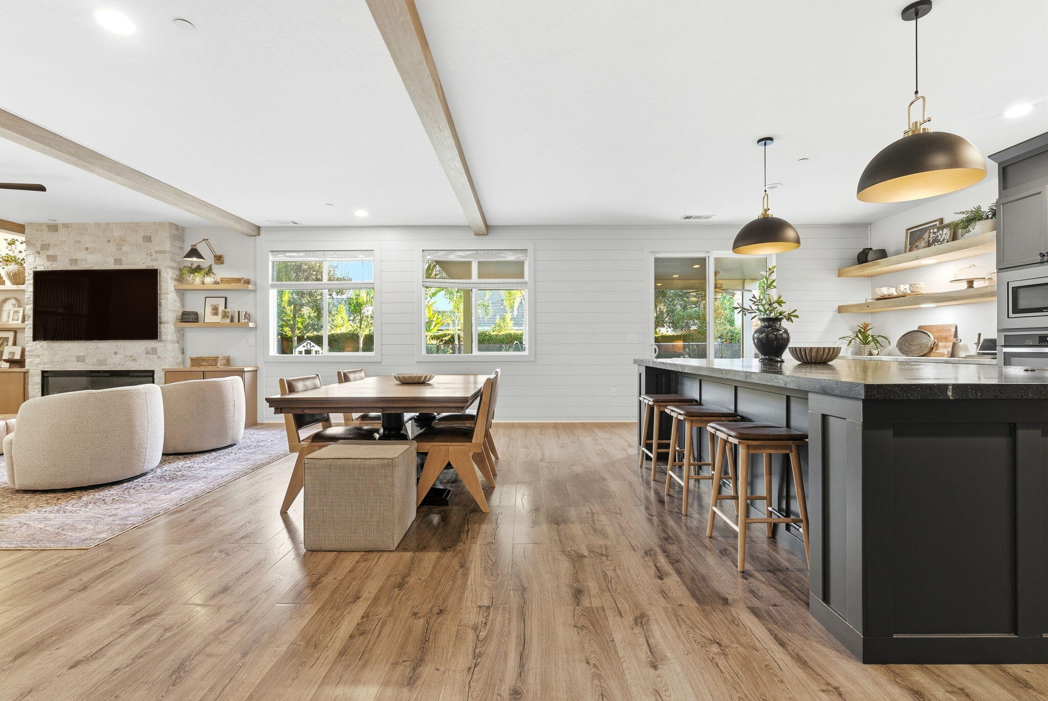 6321 W Oriole Ave, Visalia, CA 93291