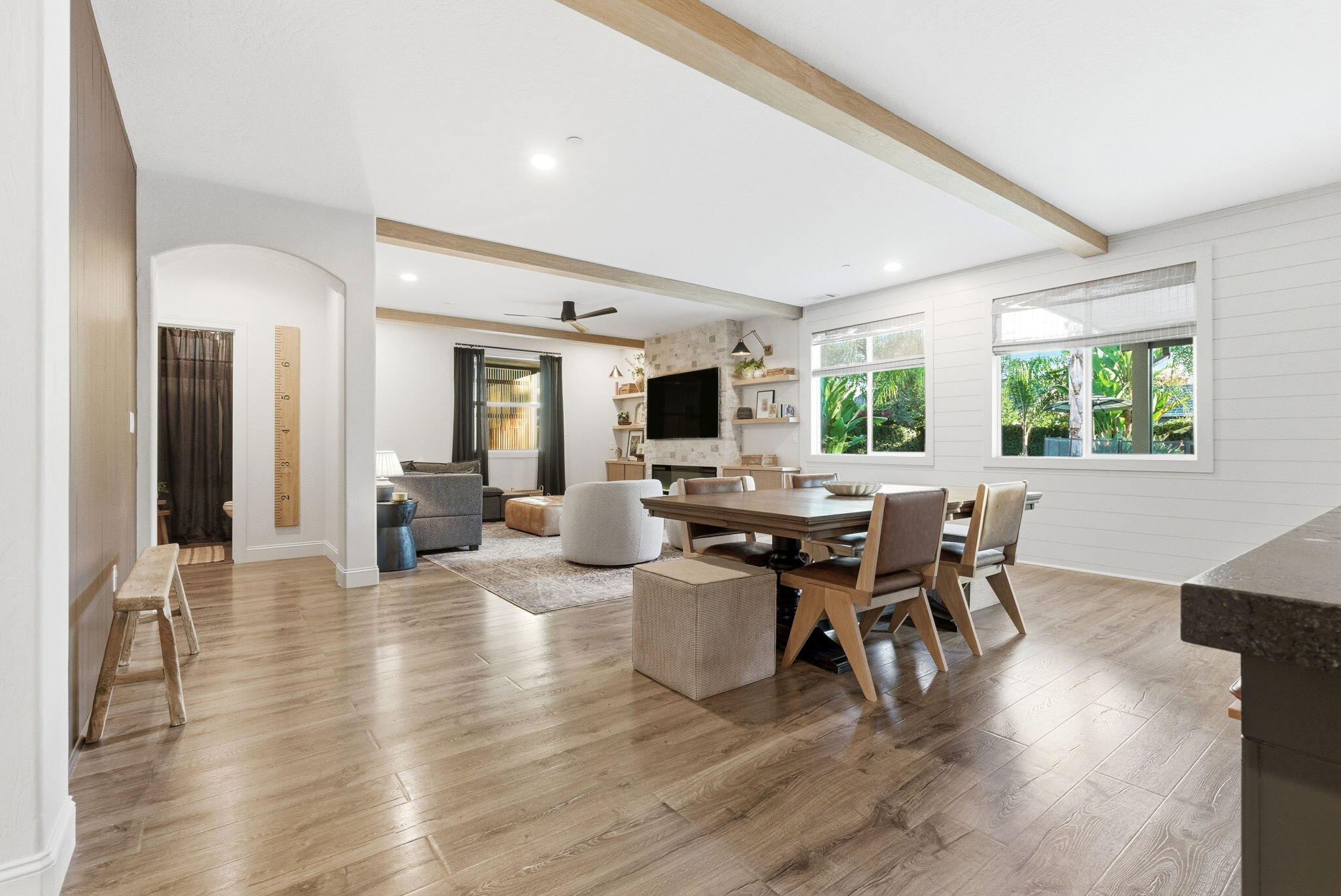 6321 W Oriole Ave, Visalia, CA 93291