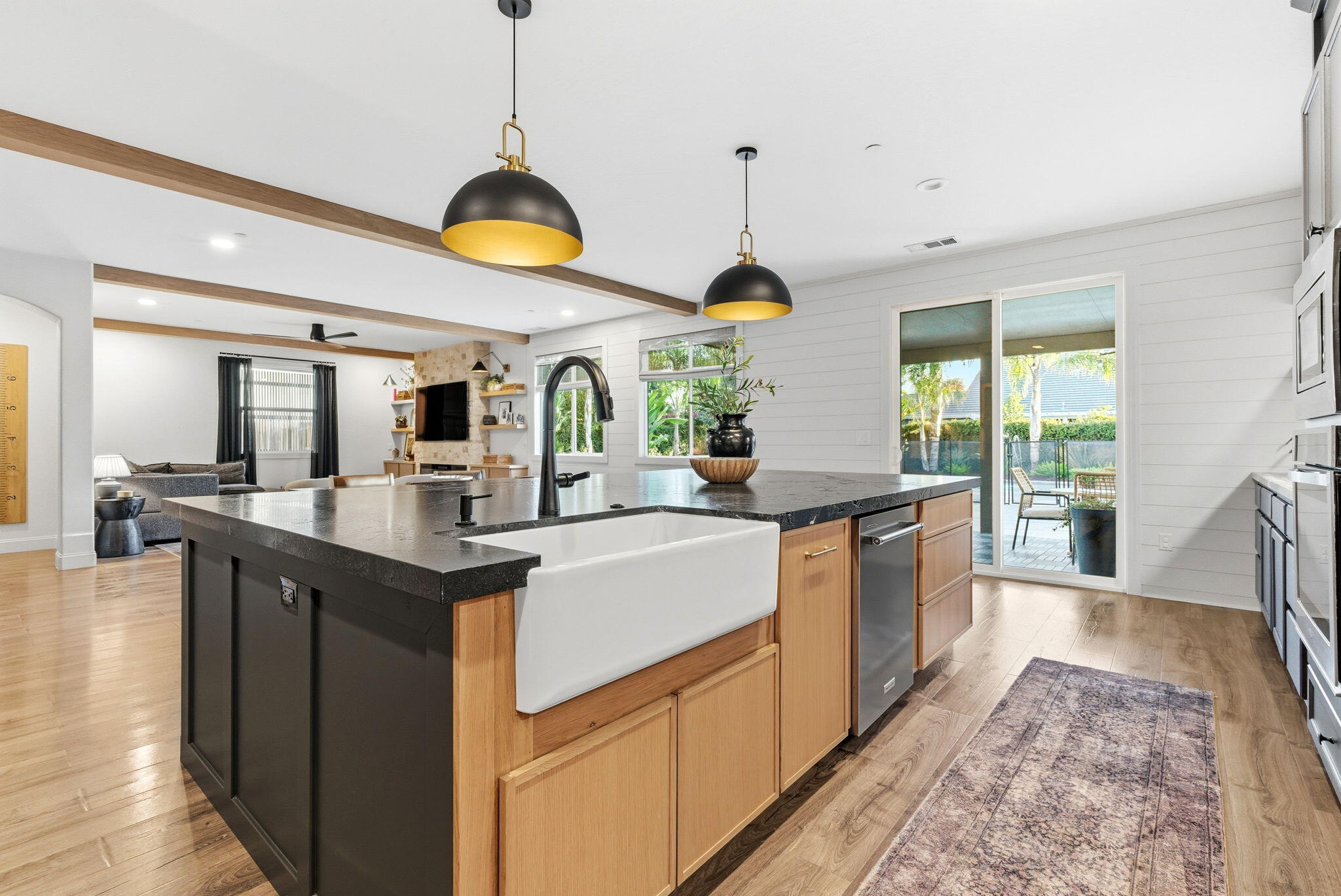 6321 W Oriole Ave, Visalia, CA 93291