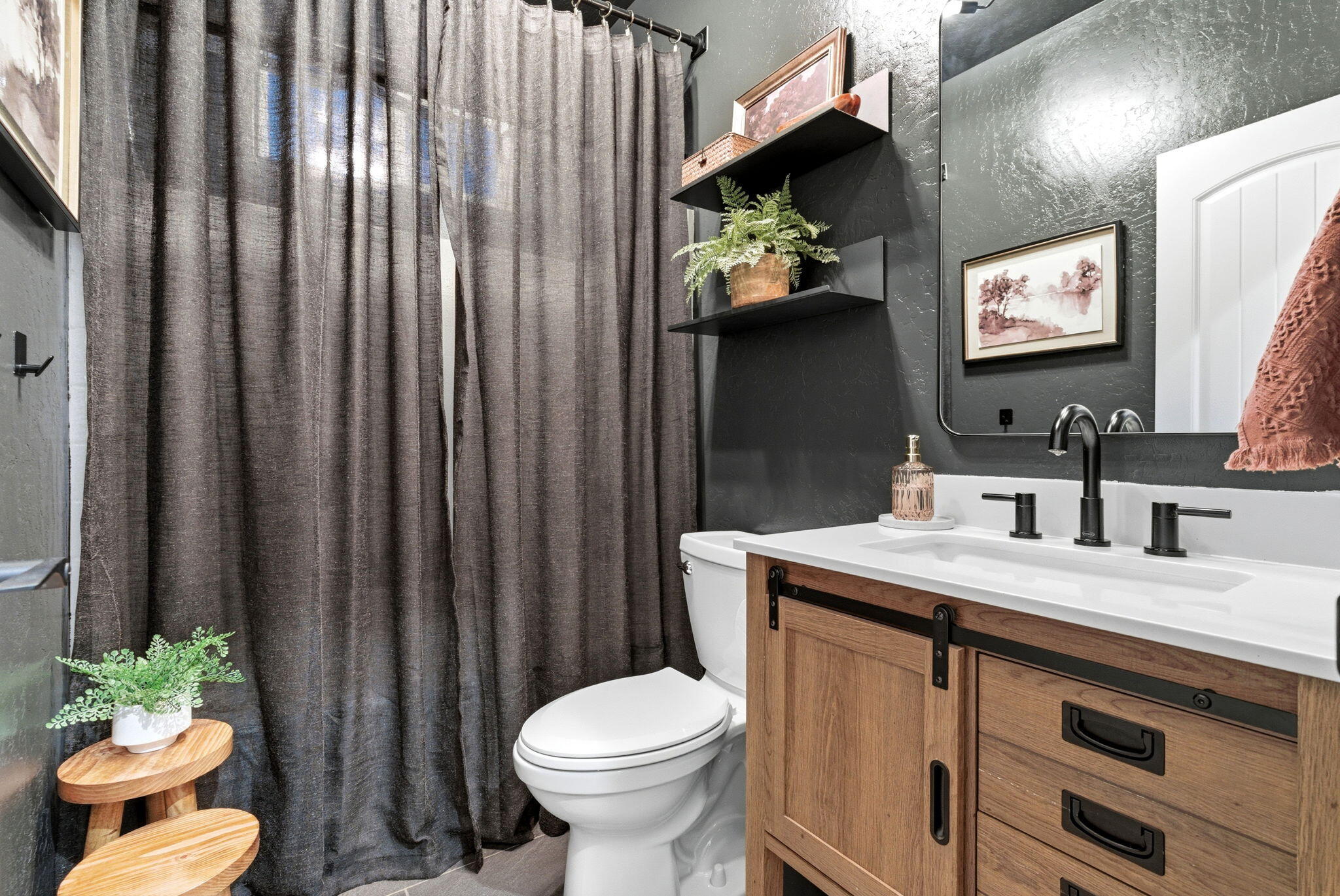 6321 W Oriole Ave, Visalia, CA 93291