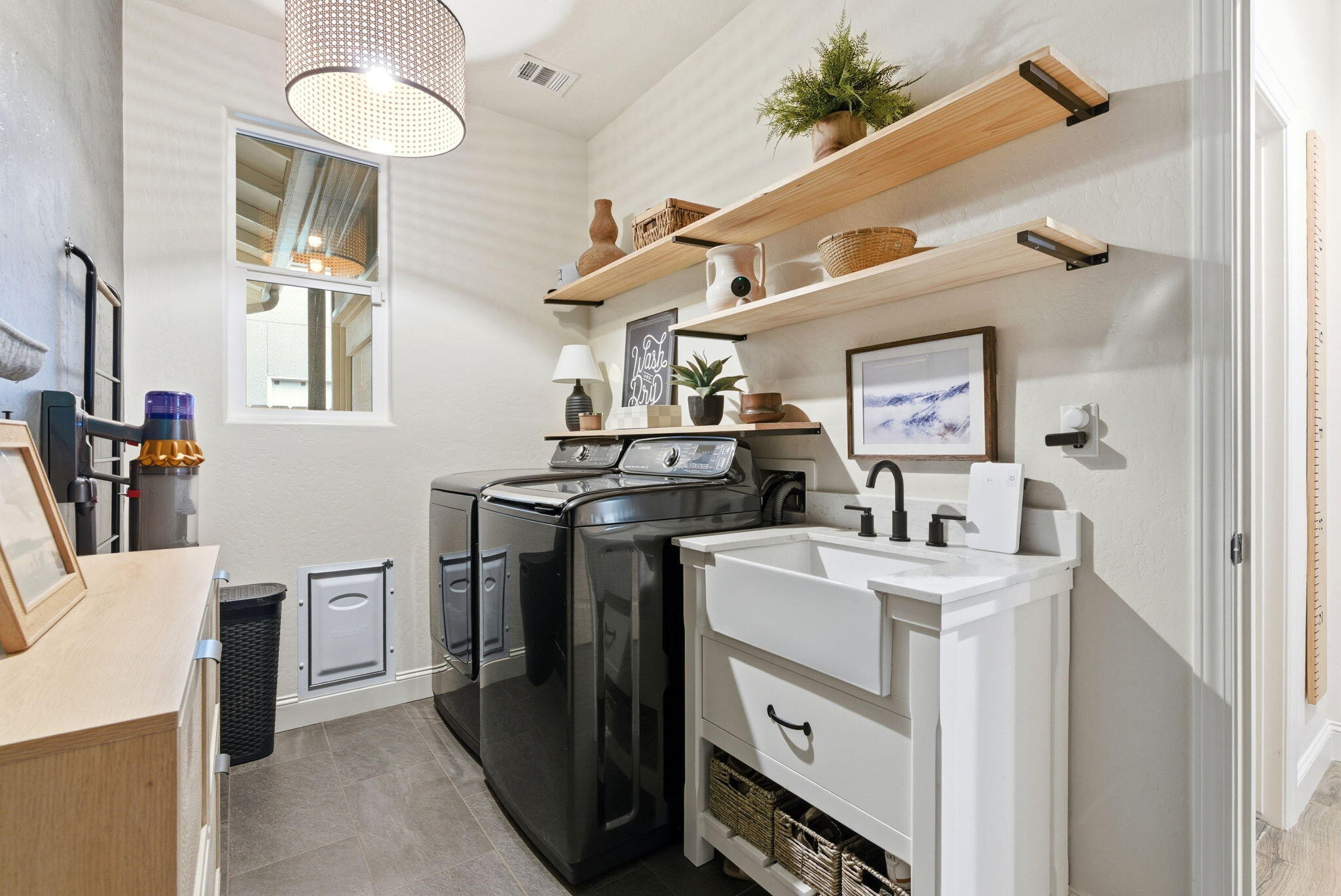 6321 W Oriole Ave, Visalia, CA 93291