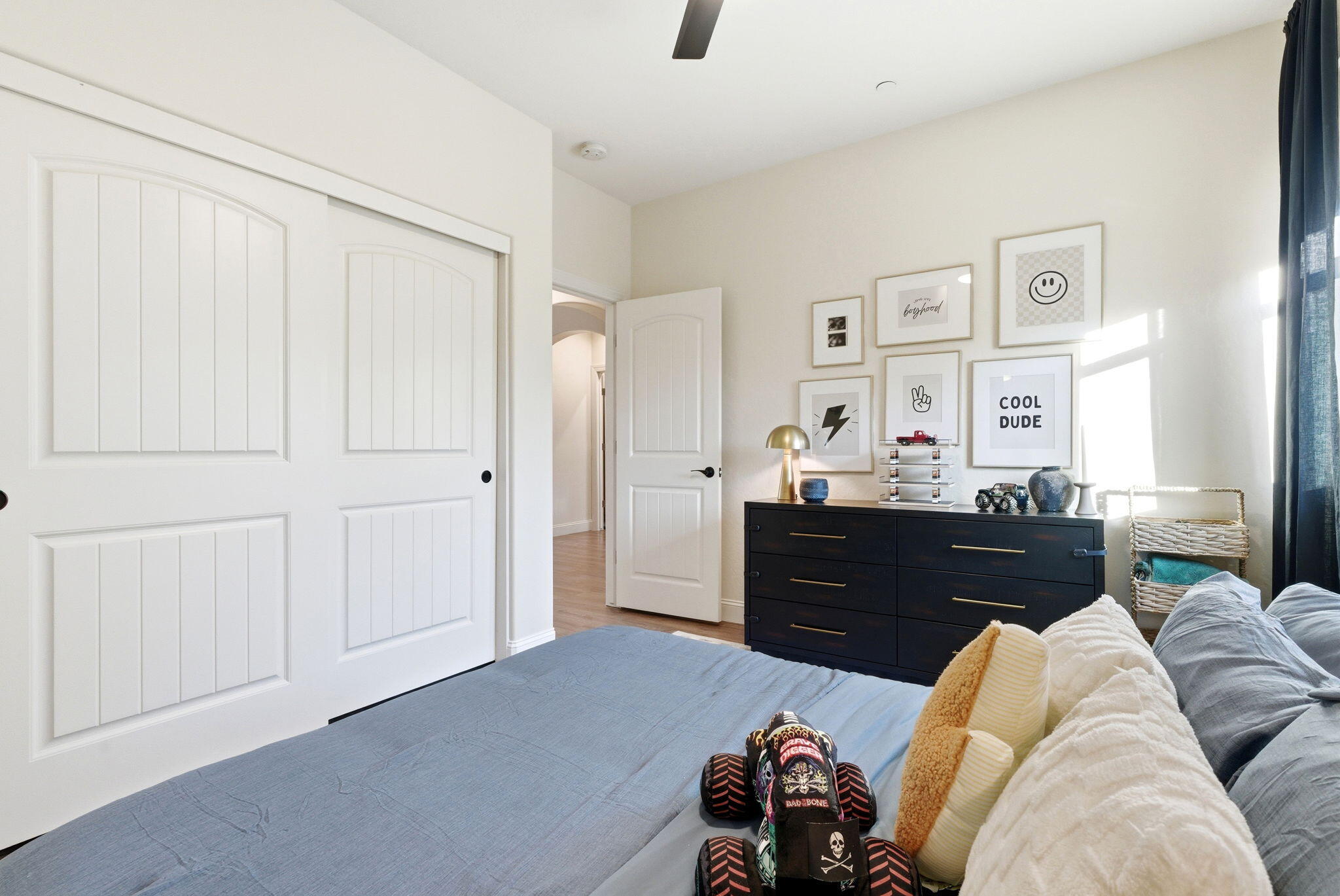 6321 W Oriole Ave, Visalia, CA 93291