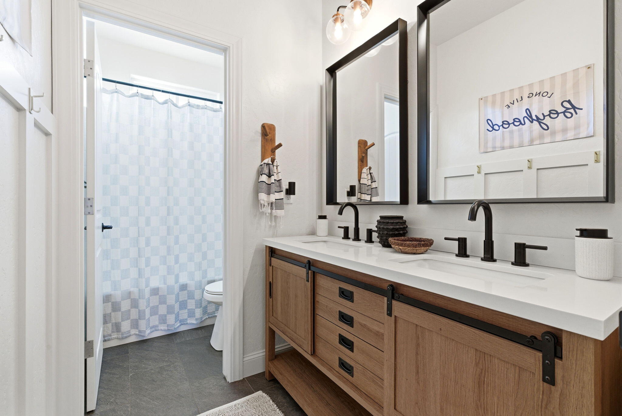 6321 W Oriole Ave, Visalia, CA 93291