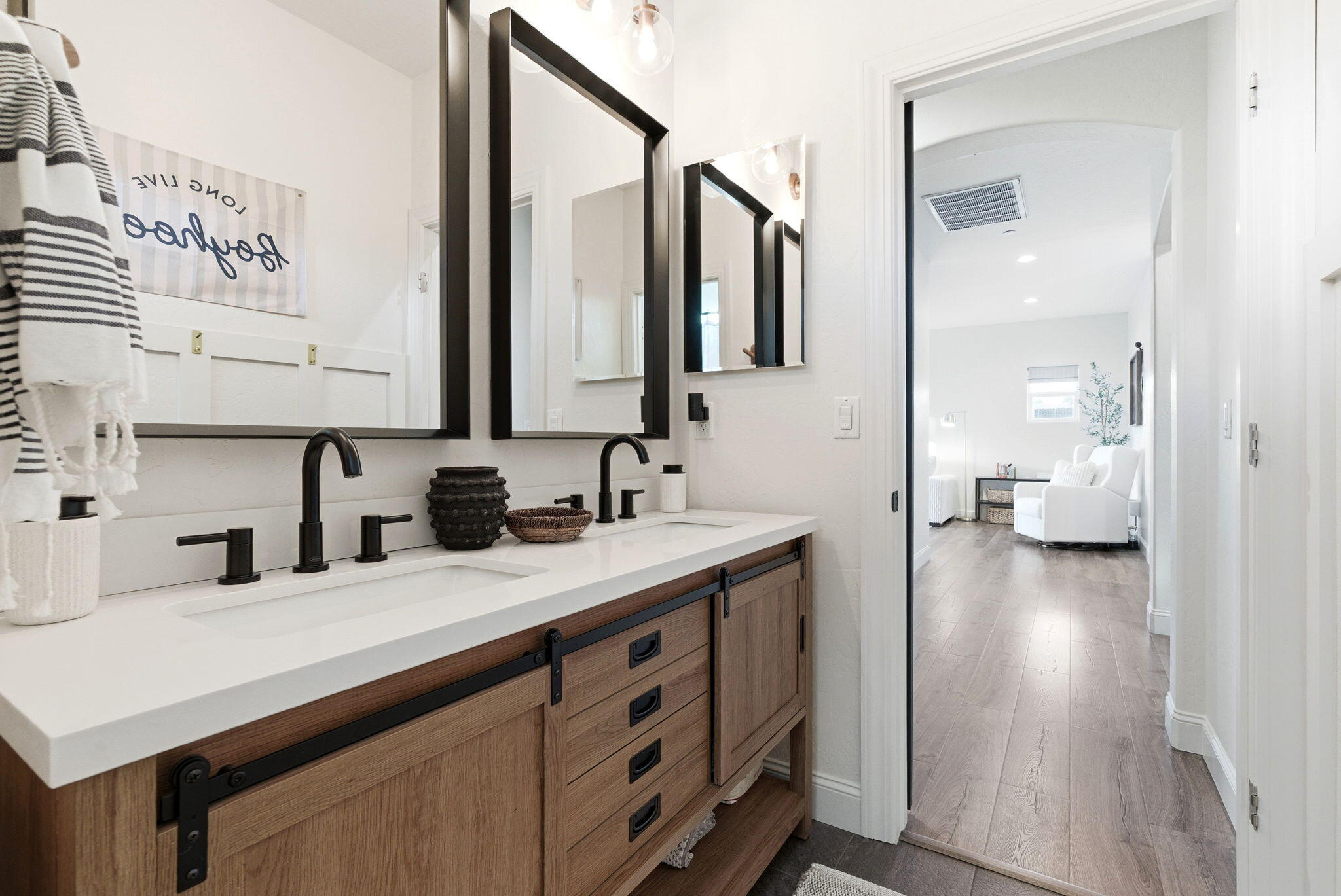 6321 W Oriole Ave, Visalia, CA 93291