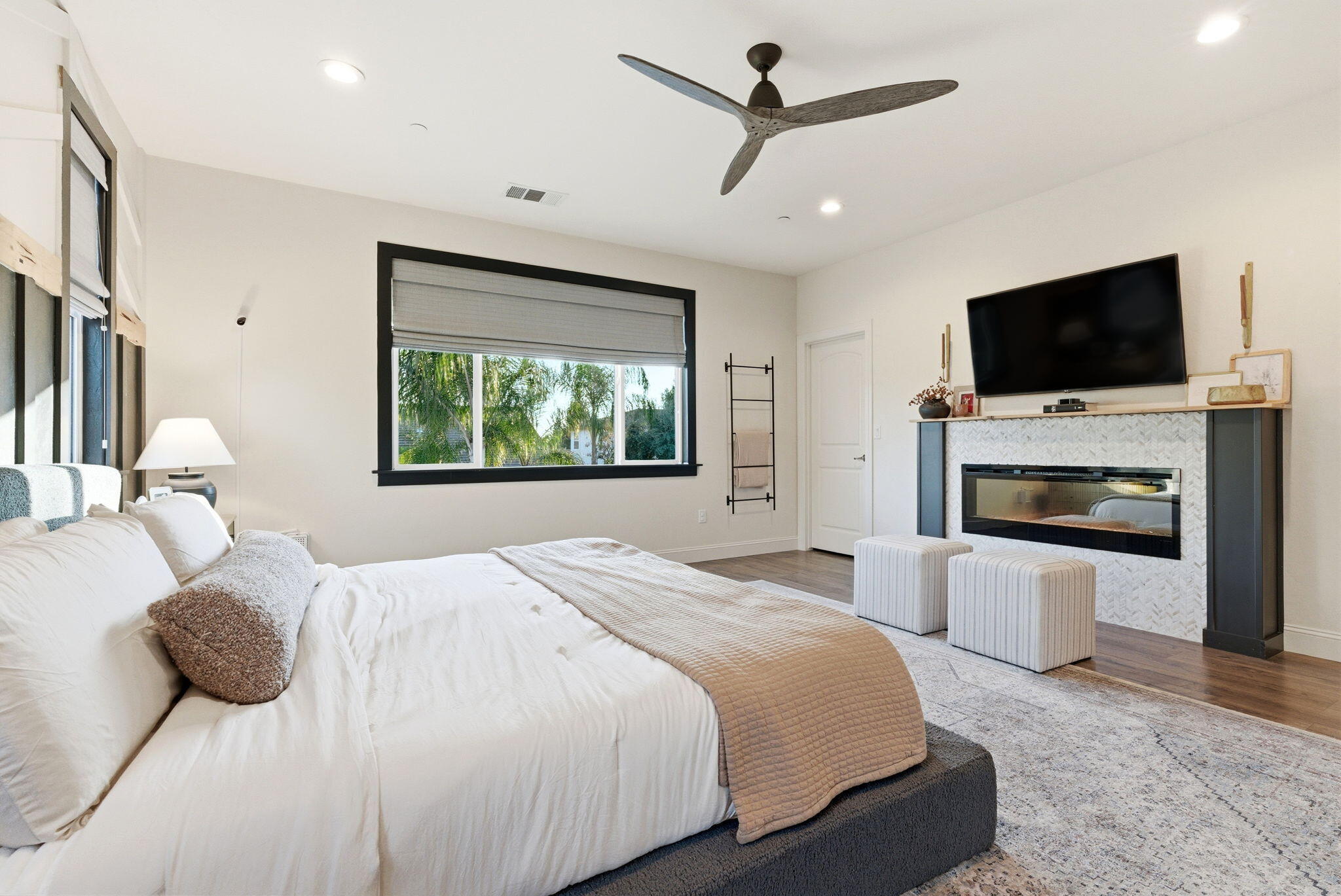 6321 W Oriole Ave, Visalia, CA 93291