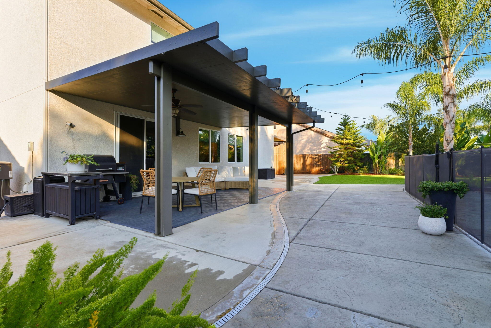 6321 W Oriole Ave, Visalia, CA 93291