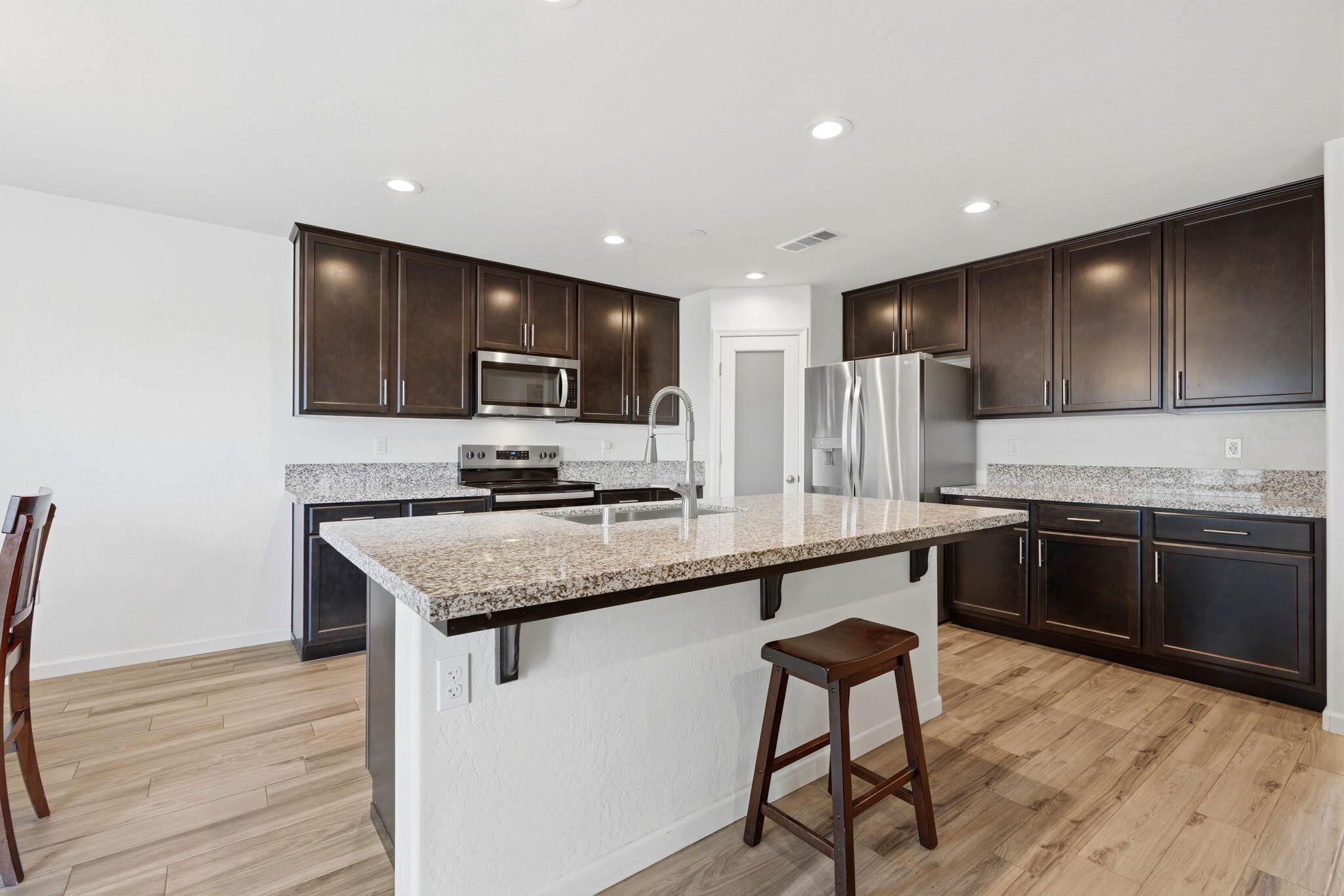 2198 W Ambassador Way, Hanford, CA 93230