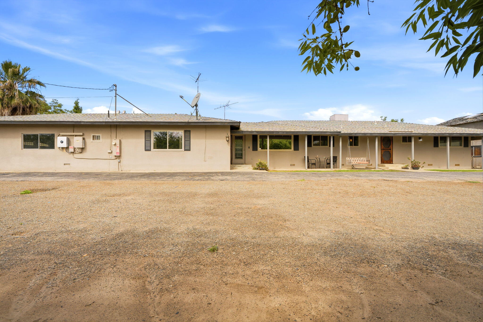 5308 E Mount Whitney Ave, Laton, CA 93242