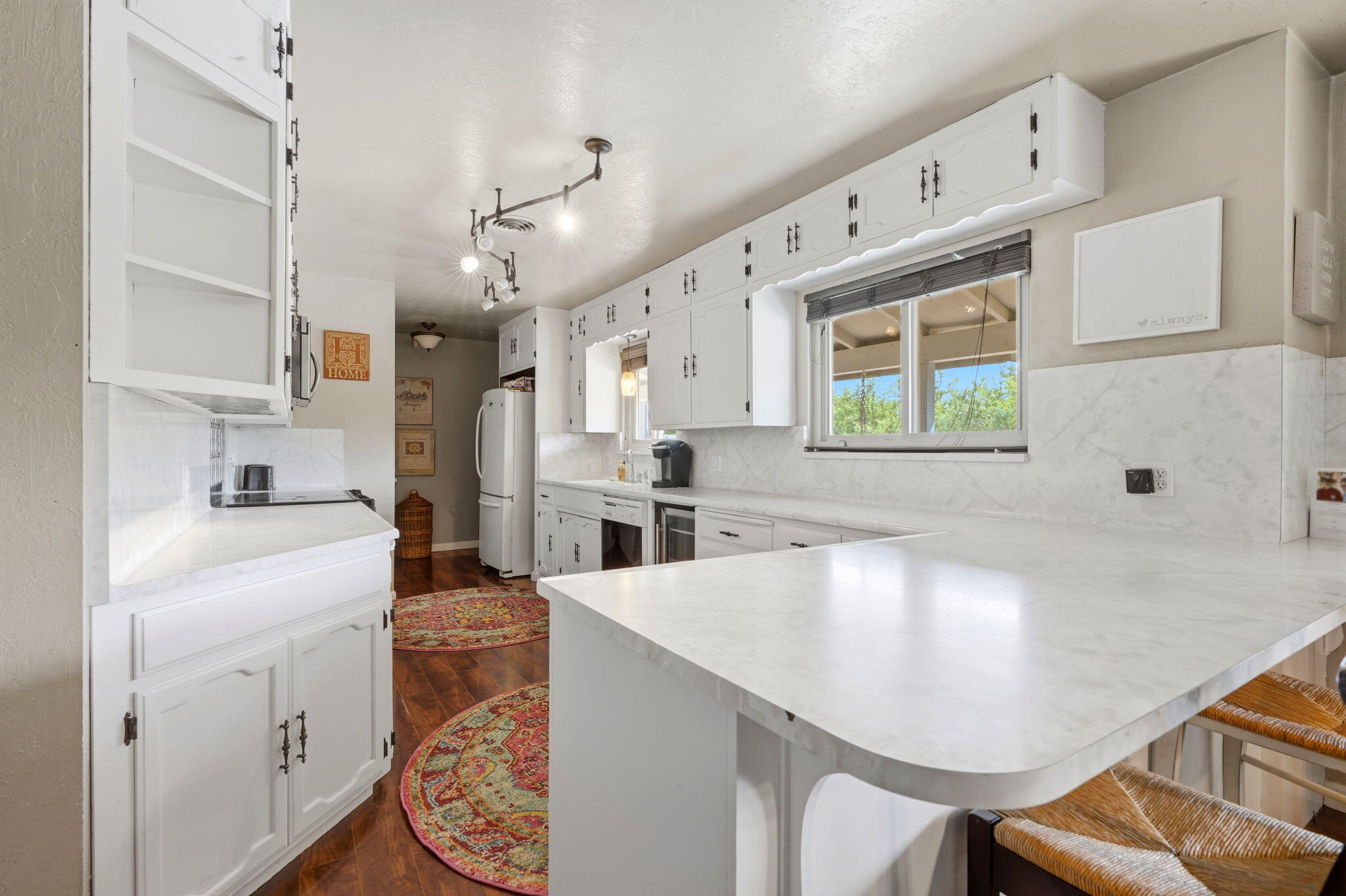 5308 E Mount Whitney Ave, Laton, CA 93242