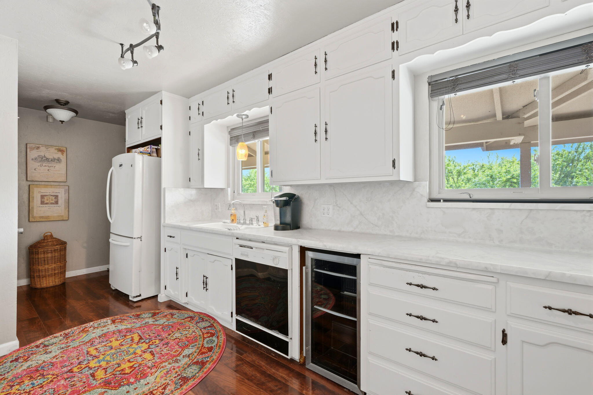 5308 E Mount Whitney Ave, Laton, CA 93242