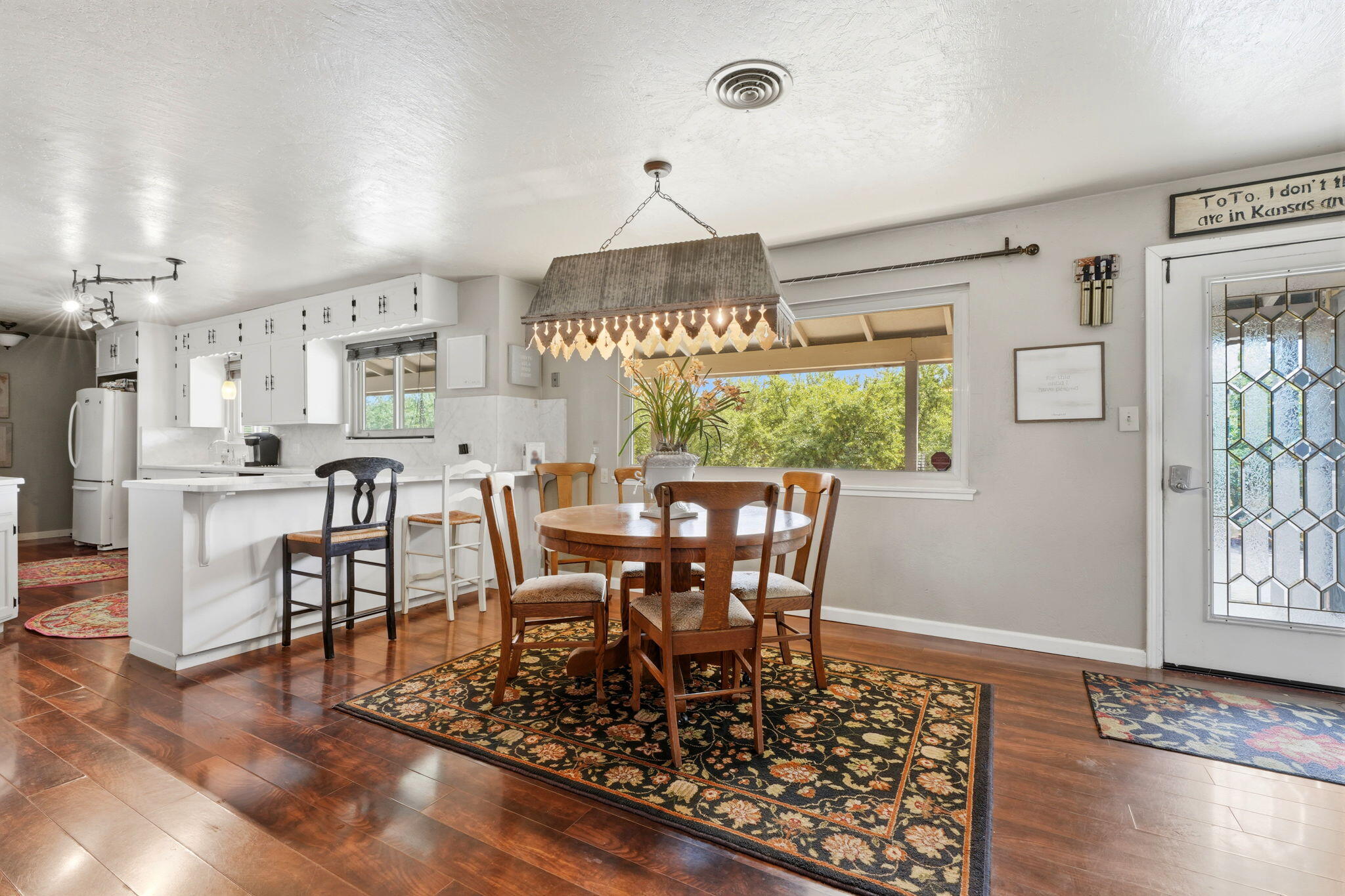 5308 E Mount Whitney Ave, Laton, CA 93242