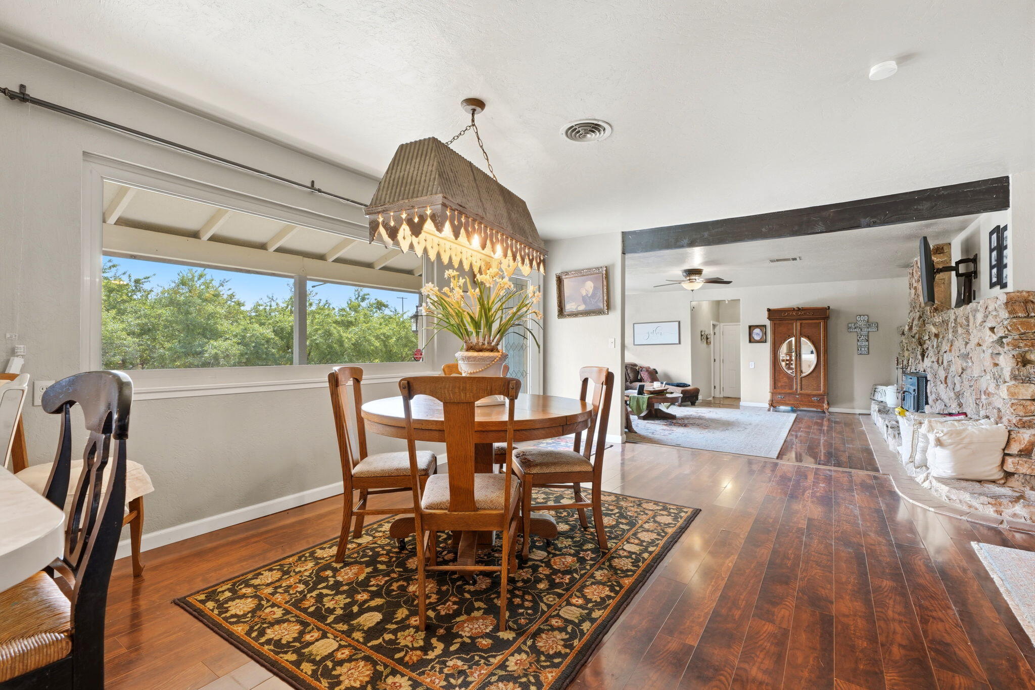 5308 E Mount Whitney Ave, Laton, CA 93242