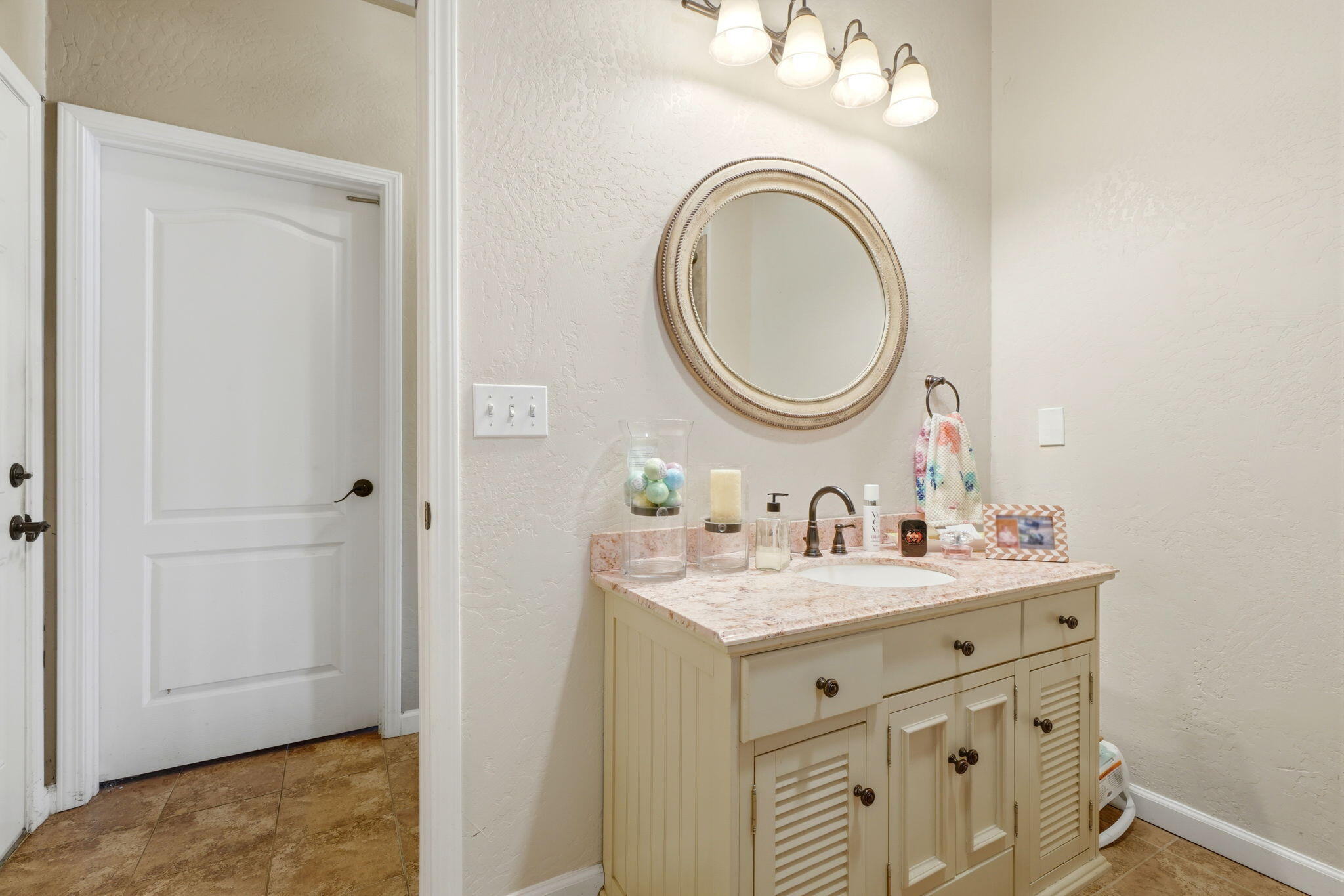 5308 E Mount Whitney Ave, Laton, CA 93242