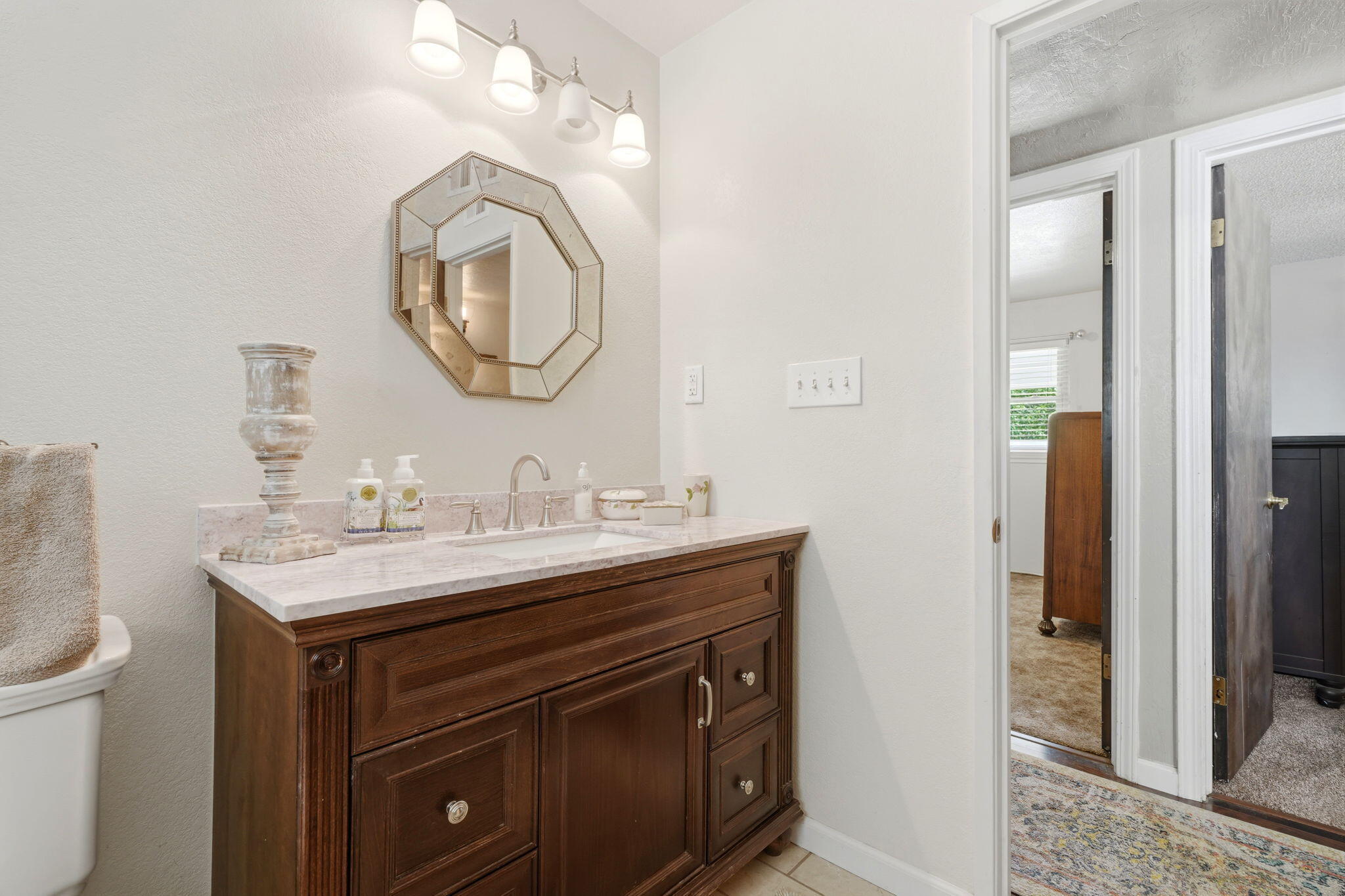 5308 E Mount Whitney Ave, Laton, CA 93242