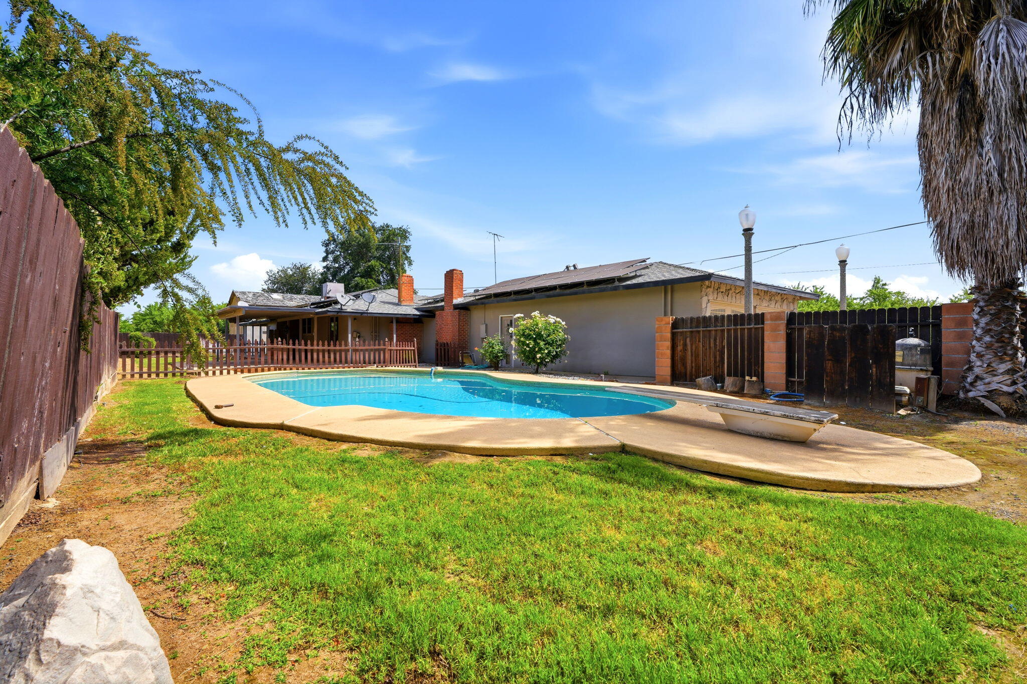 5308 E Mount Whitney Ave, Laton, CA 93242