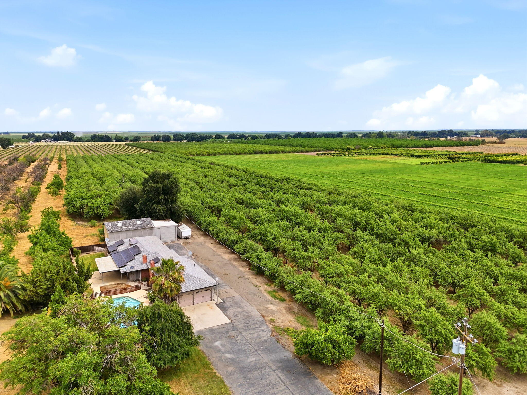 5308 E Mount Whitney Ave, Laton, CA 93242