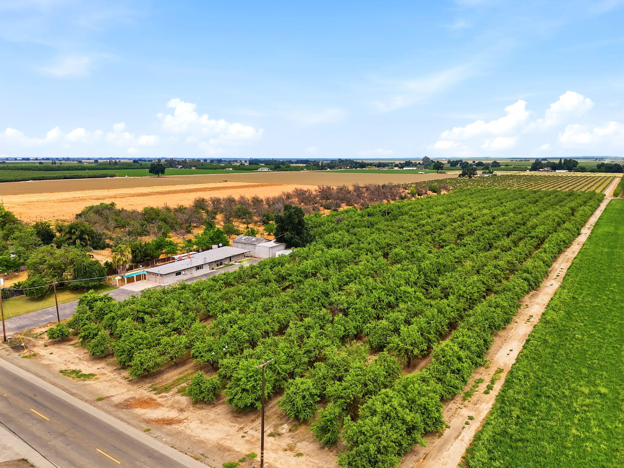 5308 E Mount Whitney Ave, Laton, CA 93242