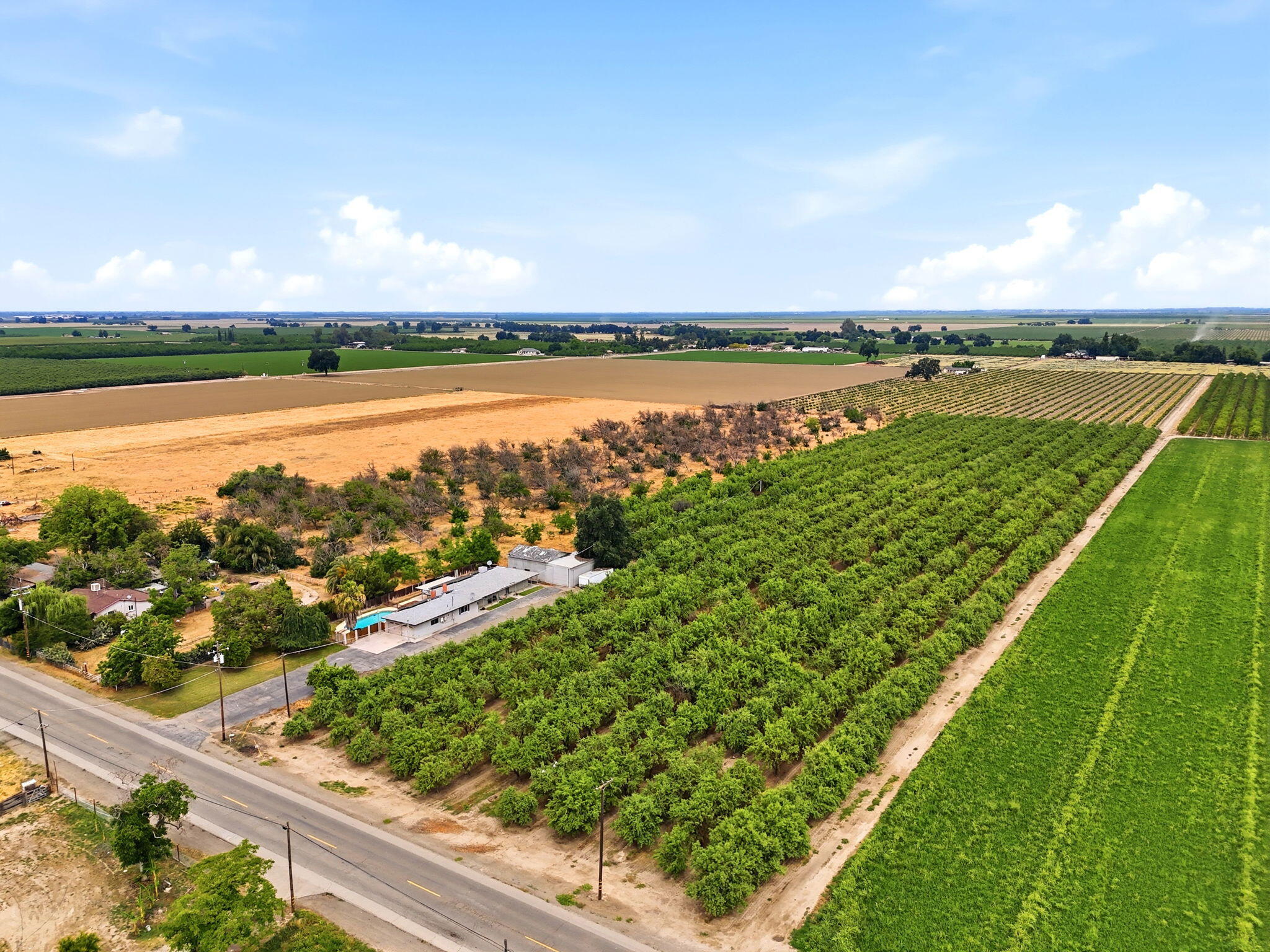 5308 E Mount Whitney Ave, Laton, CA 93242