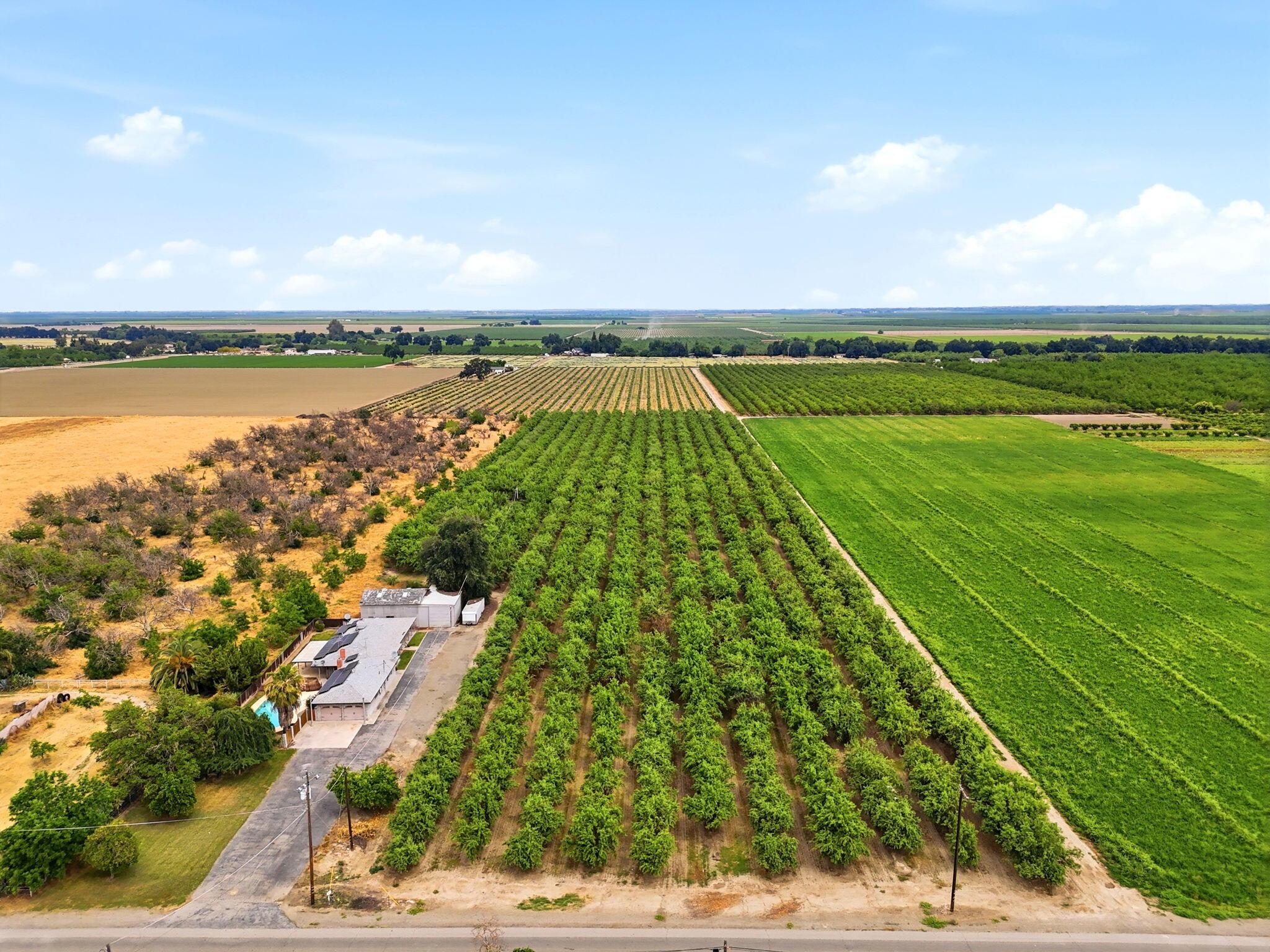 5308 E Mount Whitney Ave, Laton, CA 93242