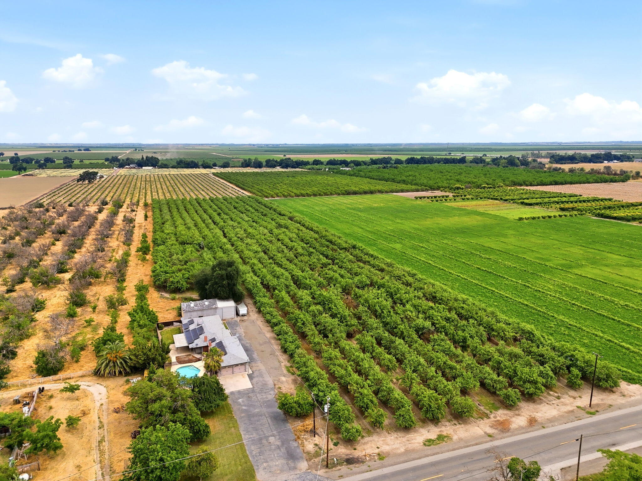 5308 E Mount Whitney Ave, Laton, CA 93242