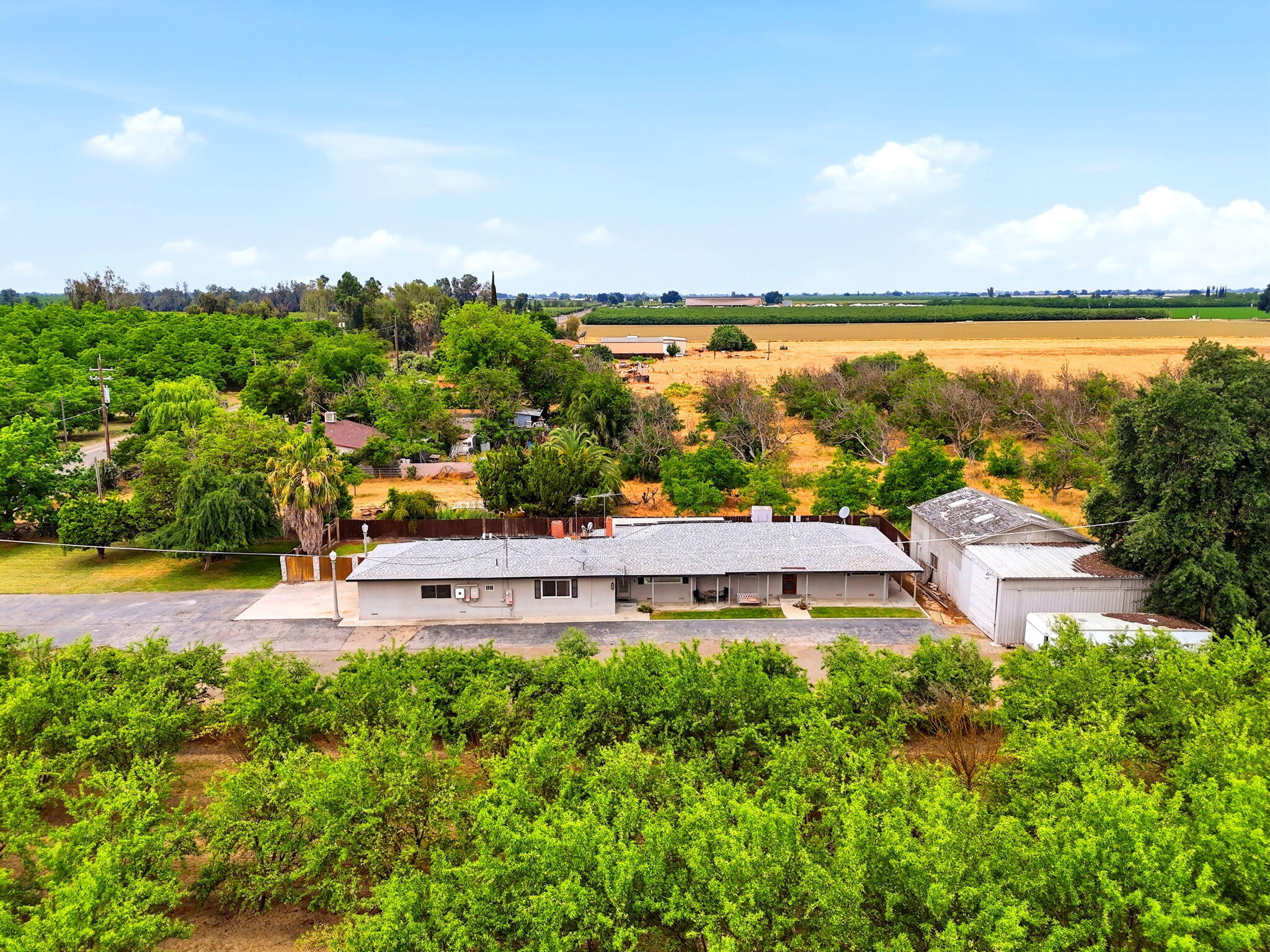 5308 E Mount Whitney Ave, Laton, CA 93242