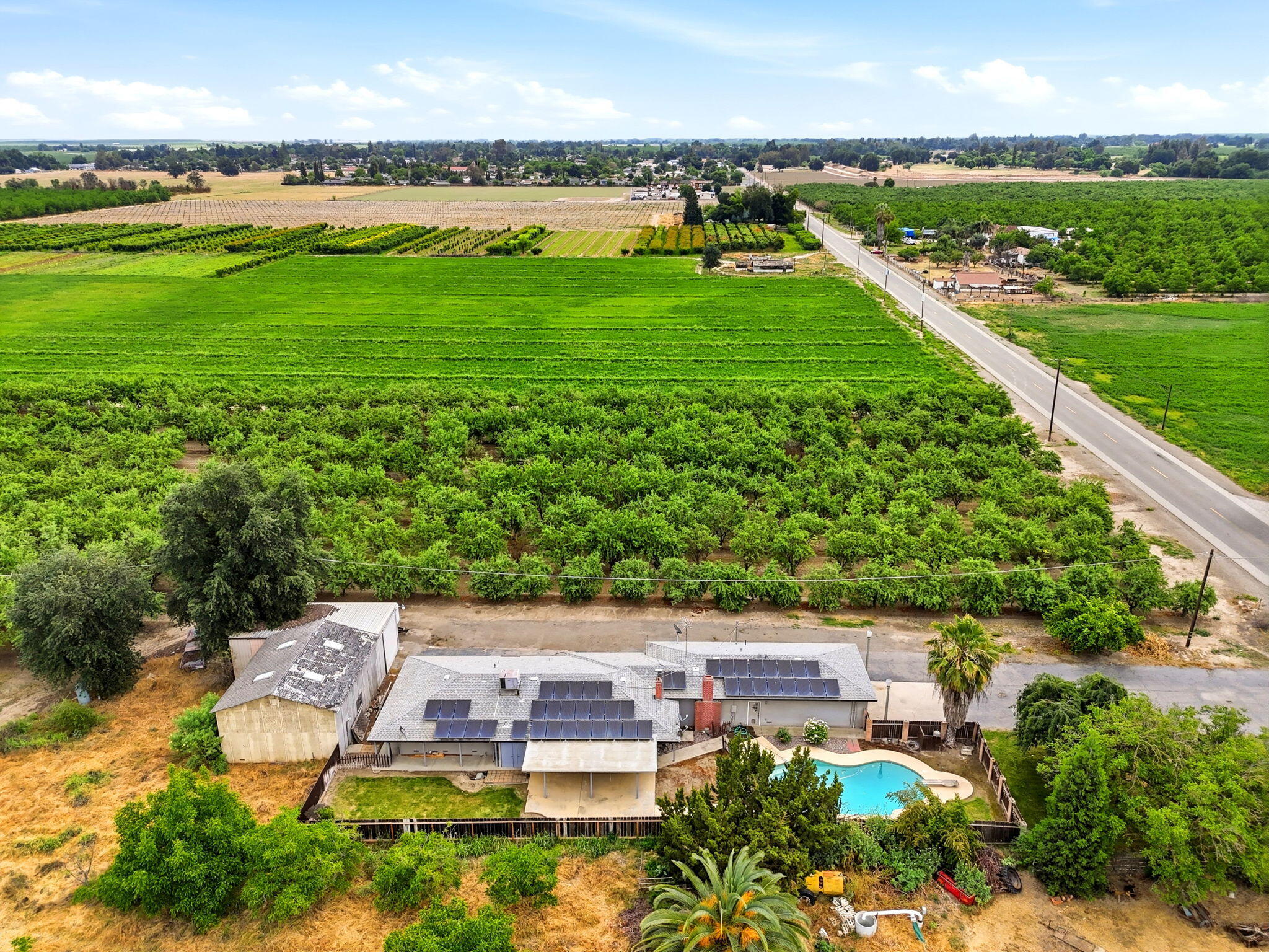 5308 E Mount Whitney Ave, Laton, CA 93242