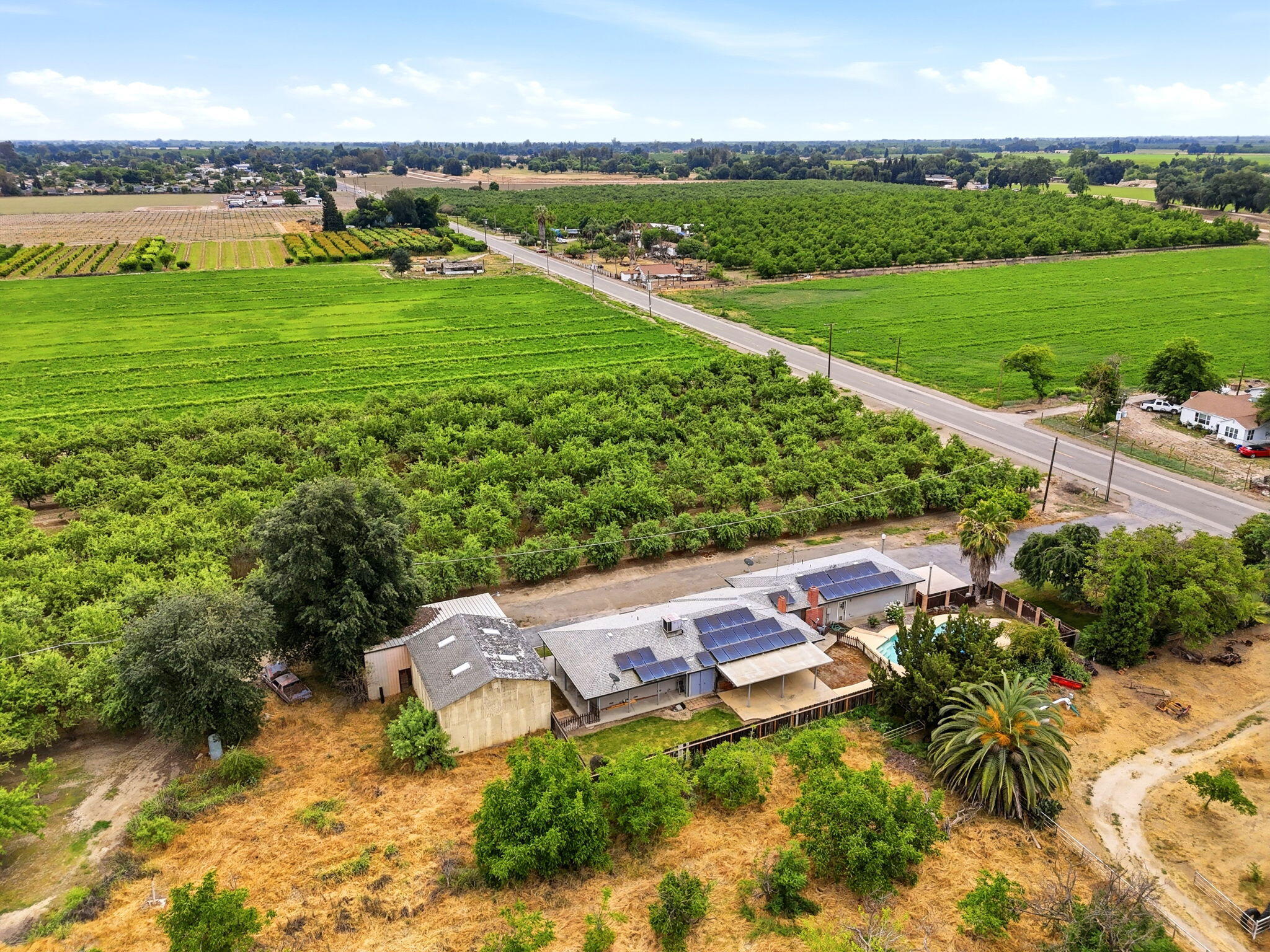 5308 E Mount Whitney Ave, Laton, CA 93242