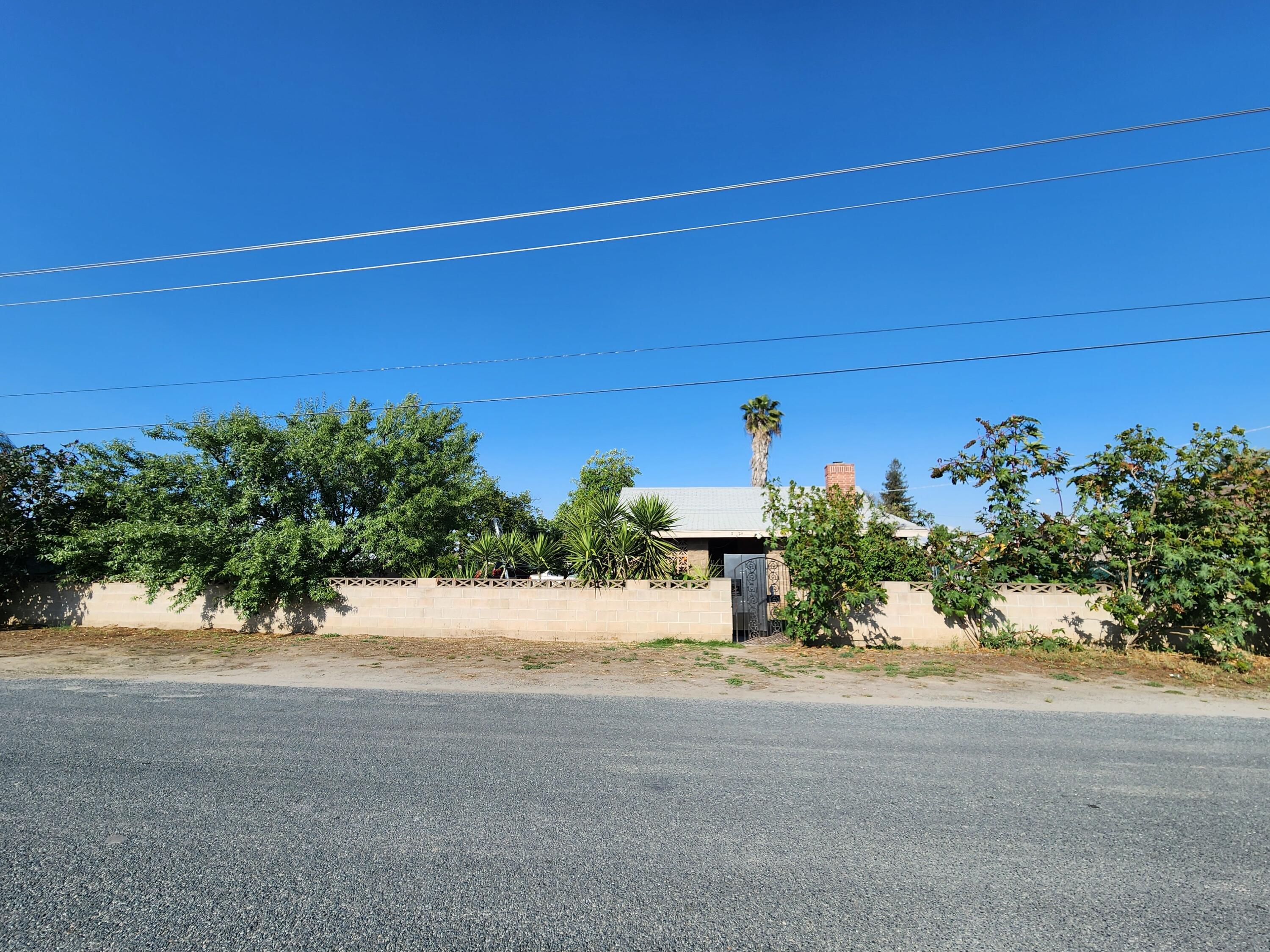 36524 Burke, Traver, CA 93673