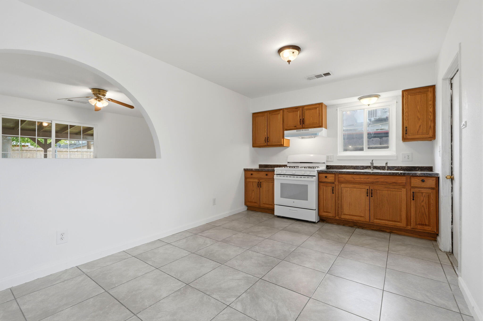 708 S Van Ness St, Tulare, CA 93274