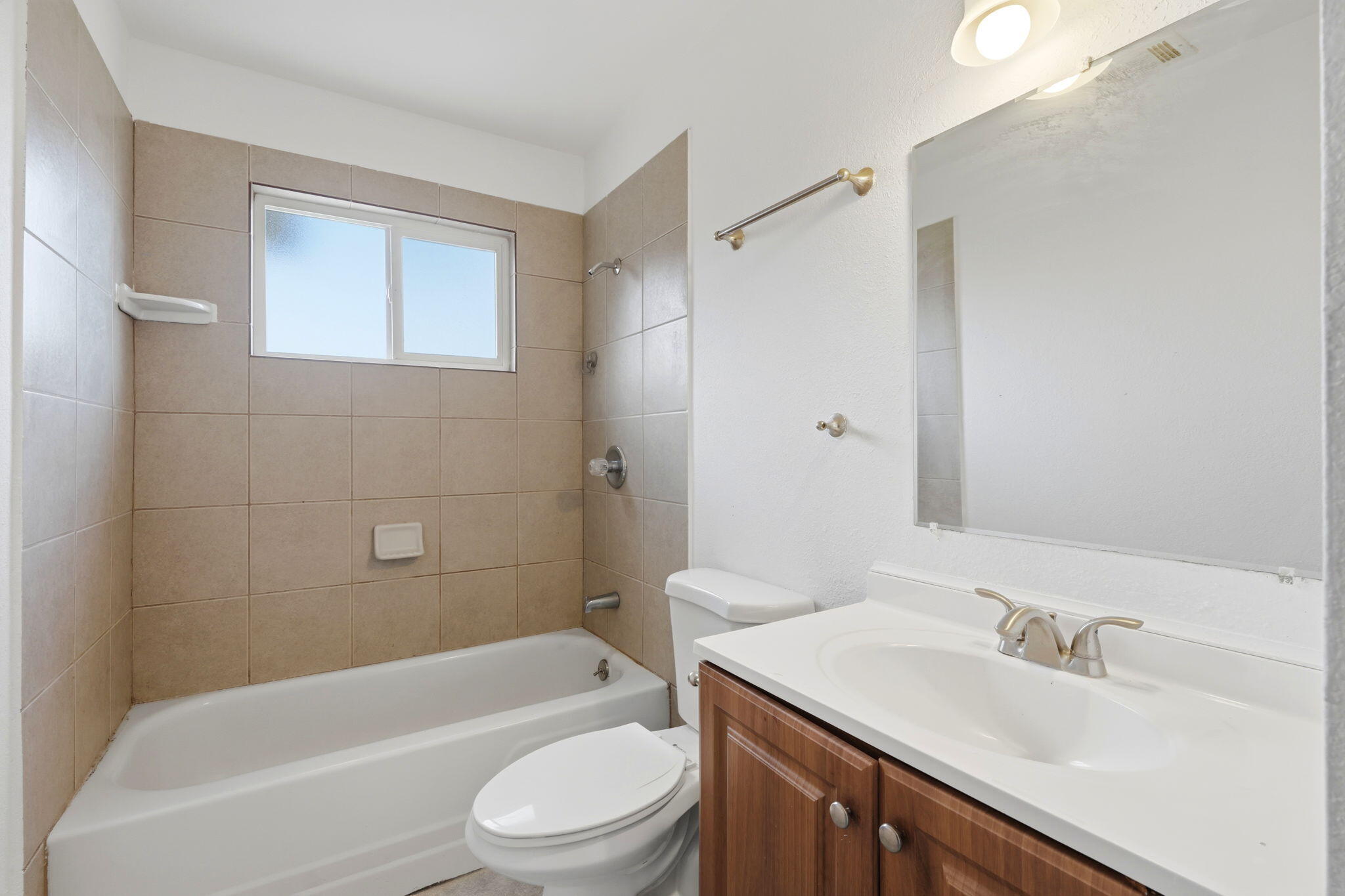 708 S Van Ness St, Tulare, CA 93274