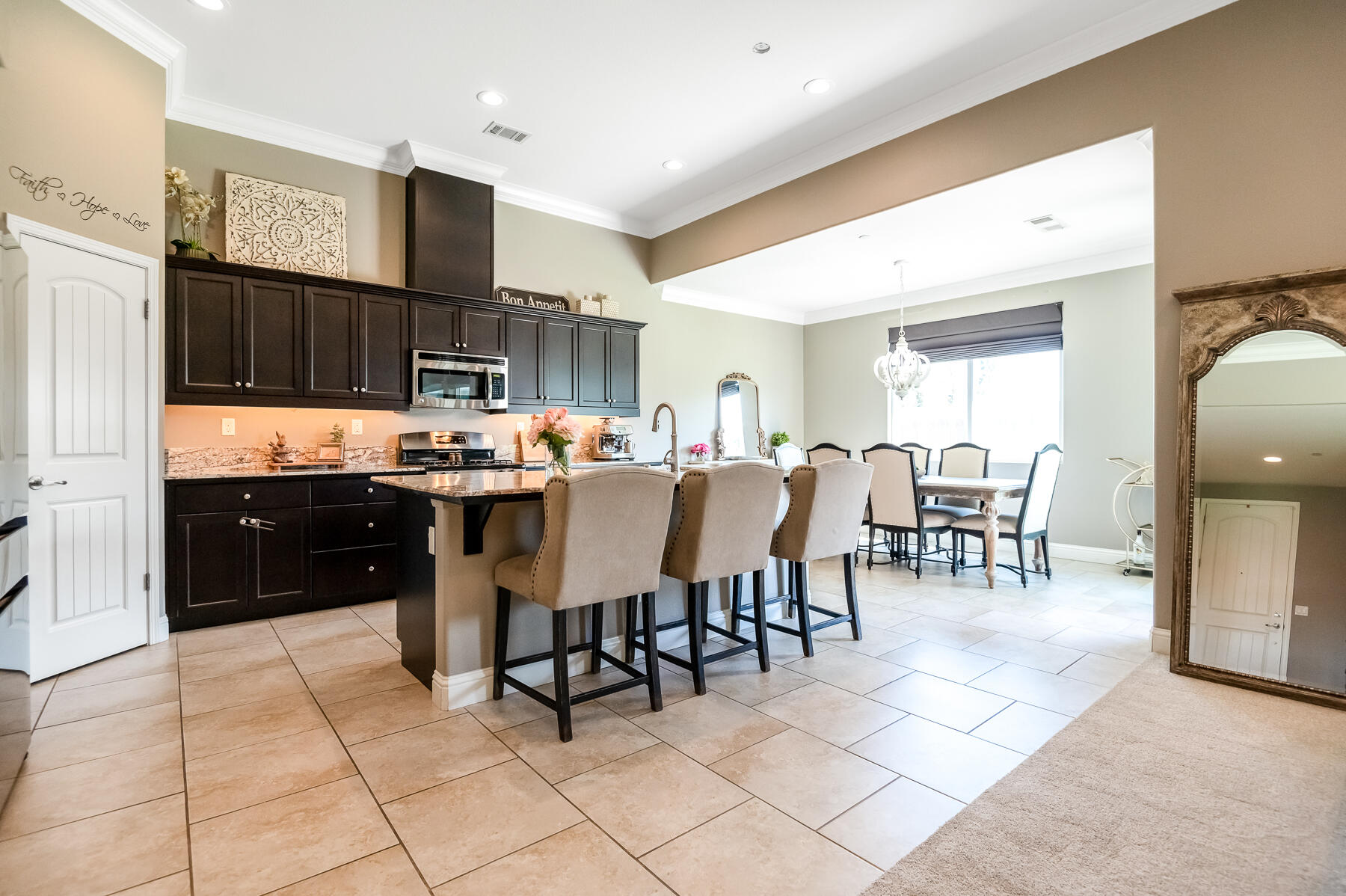 6635 W Vine Ct, Visalia, CA 93291