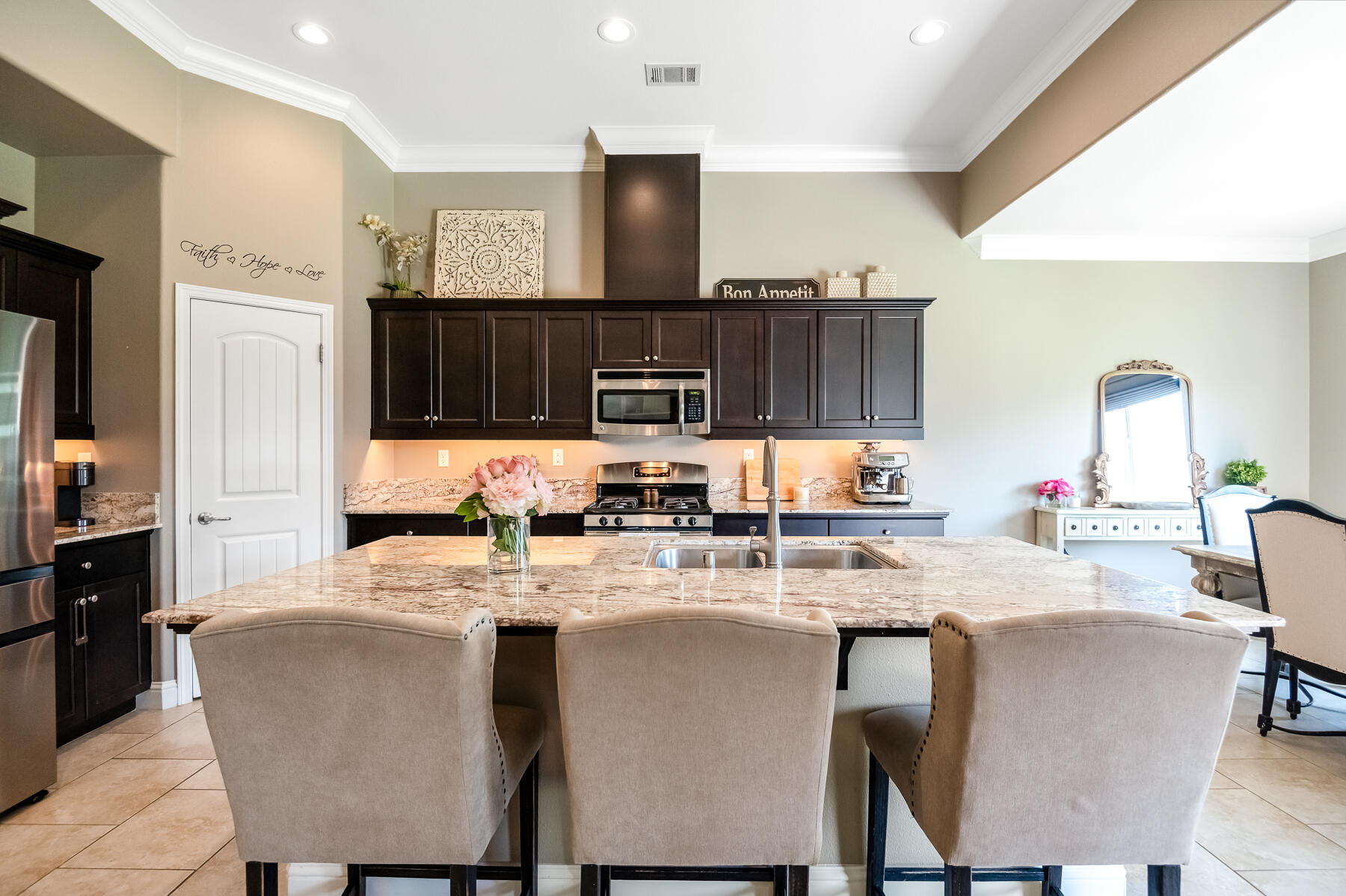 6635 W Vine Ct, Visalia, CA 93291