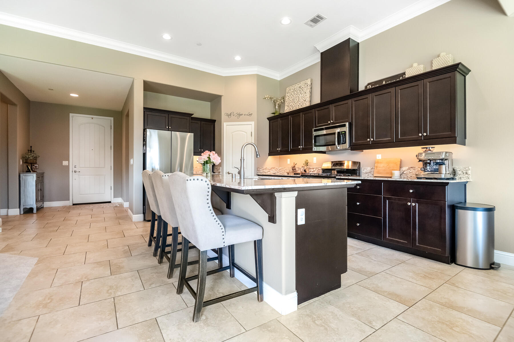 6635 W Vine Ct, Visalia, CA 93291