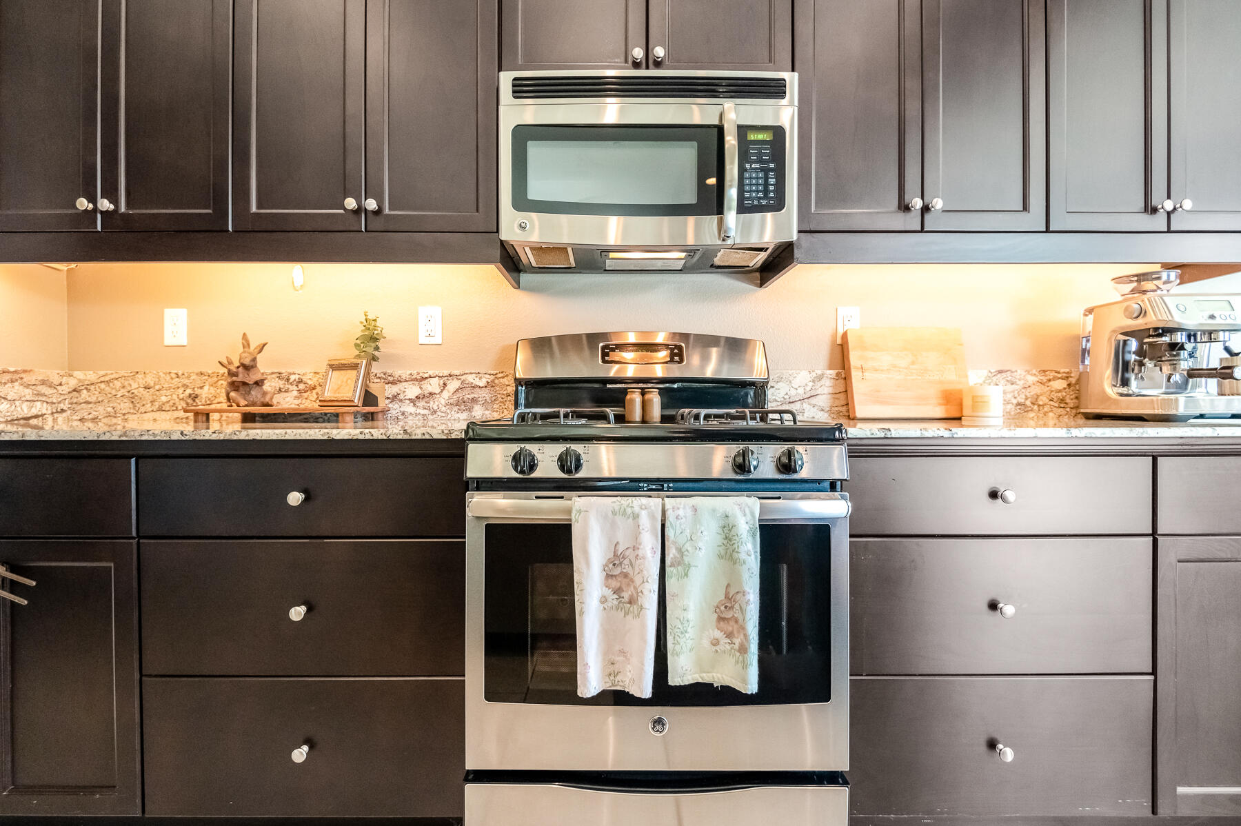 6635 W Vine Ct, Visalia, CA 93291