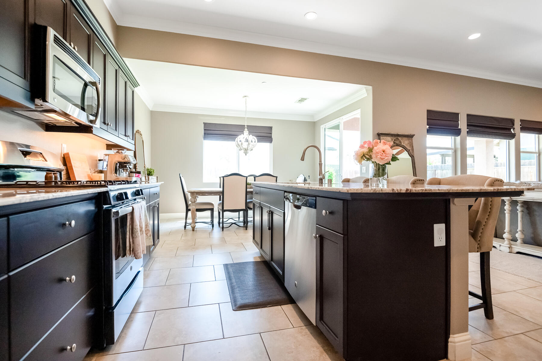 6635 W Vine Ct, Visalia, CA 93291