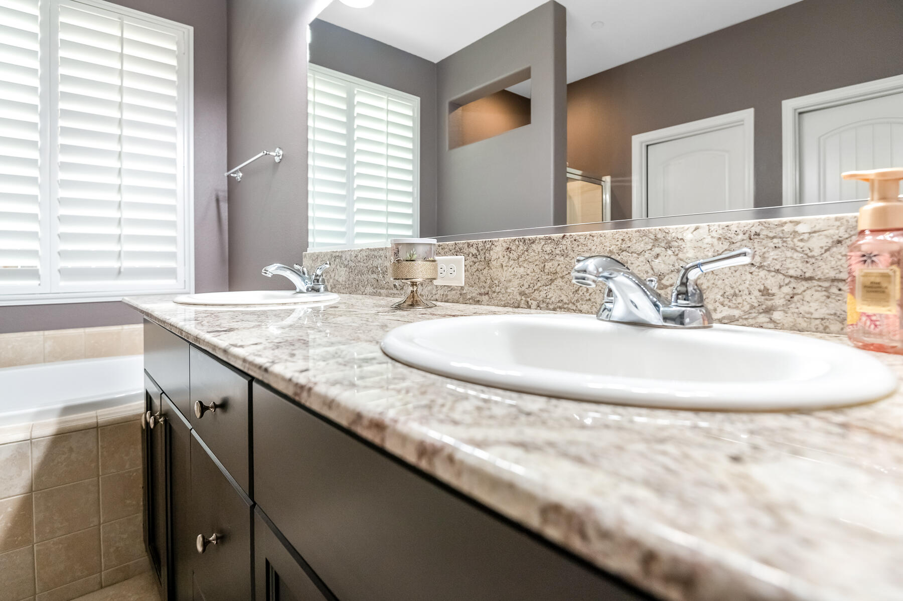 6635 W Vine Ct, Visalia, CA 93291