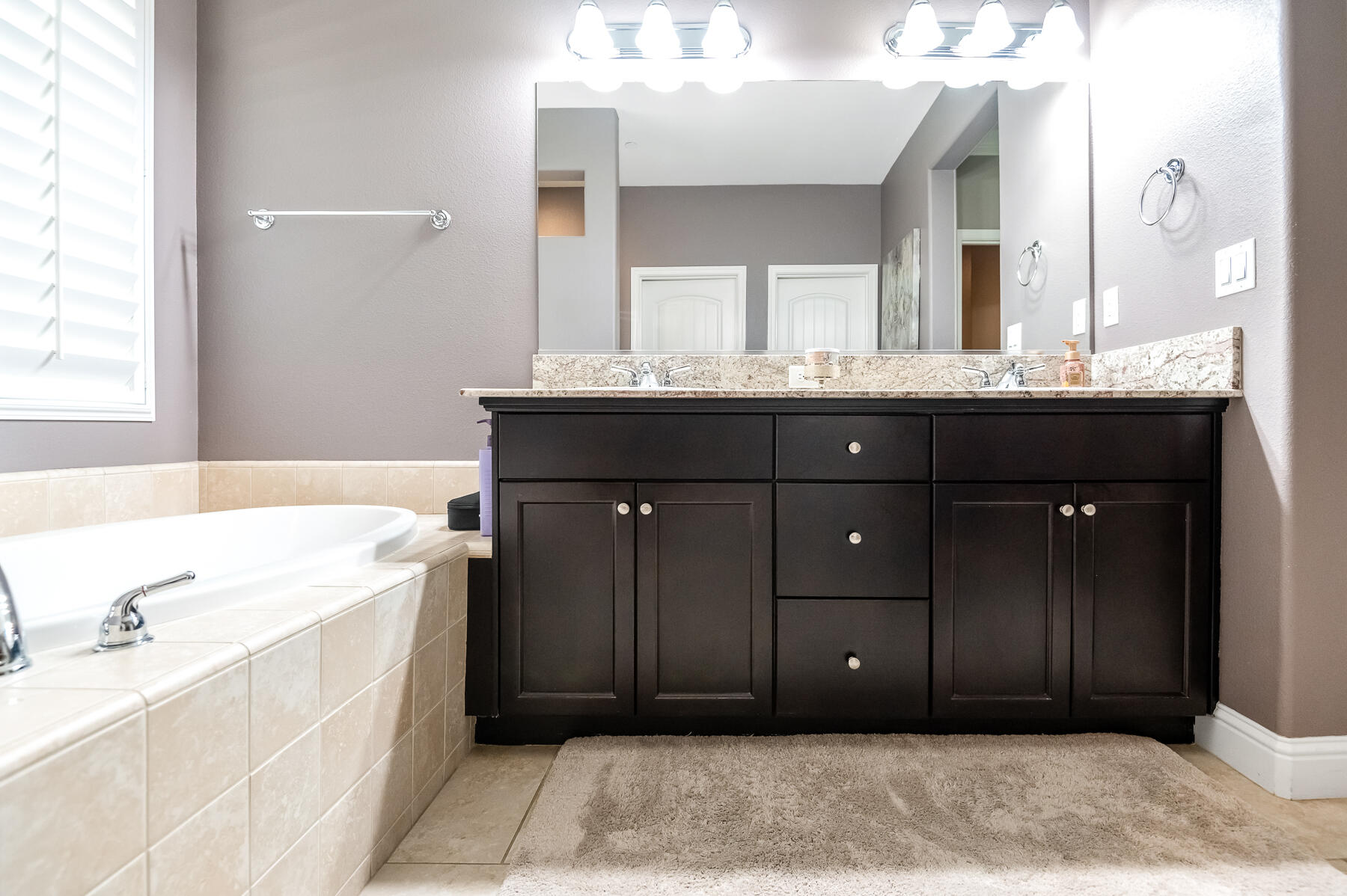 6635 W Vine Ct, Visalia, CA 93291