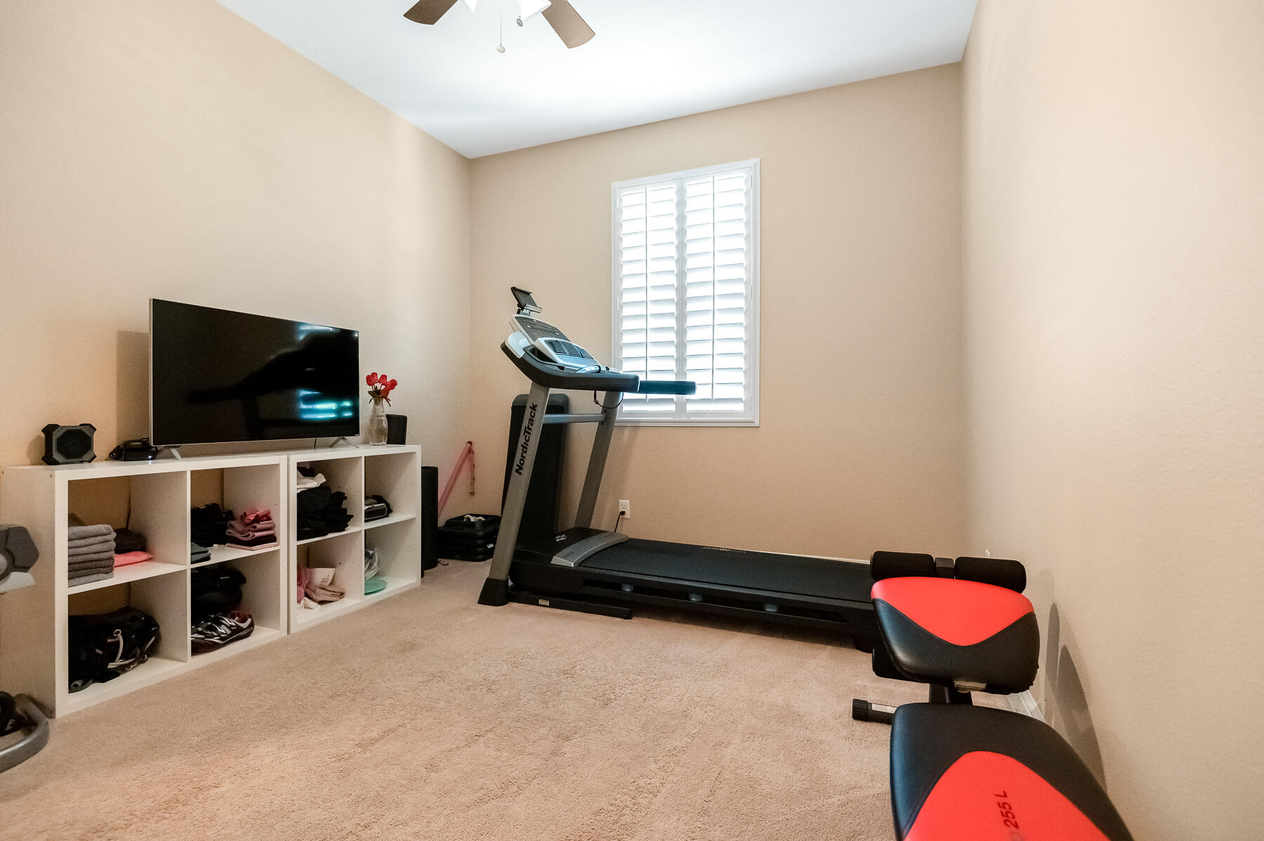 6635 W Vine Ct, Visalia, CA 93291