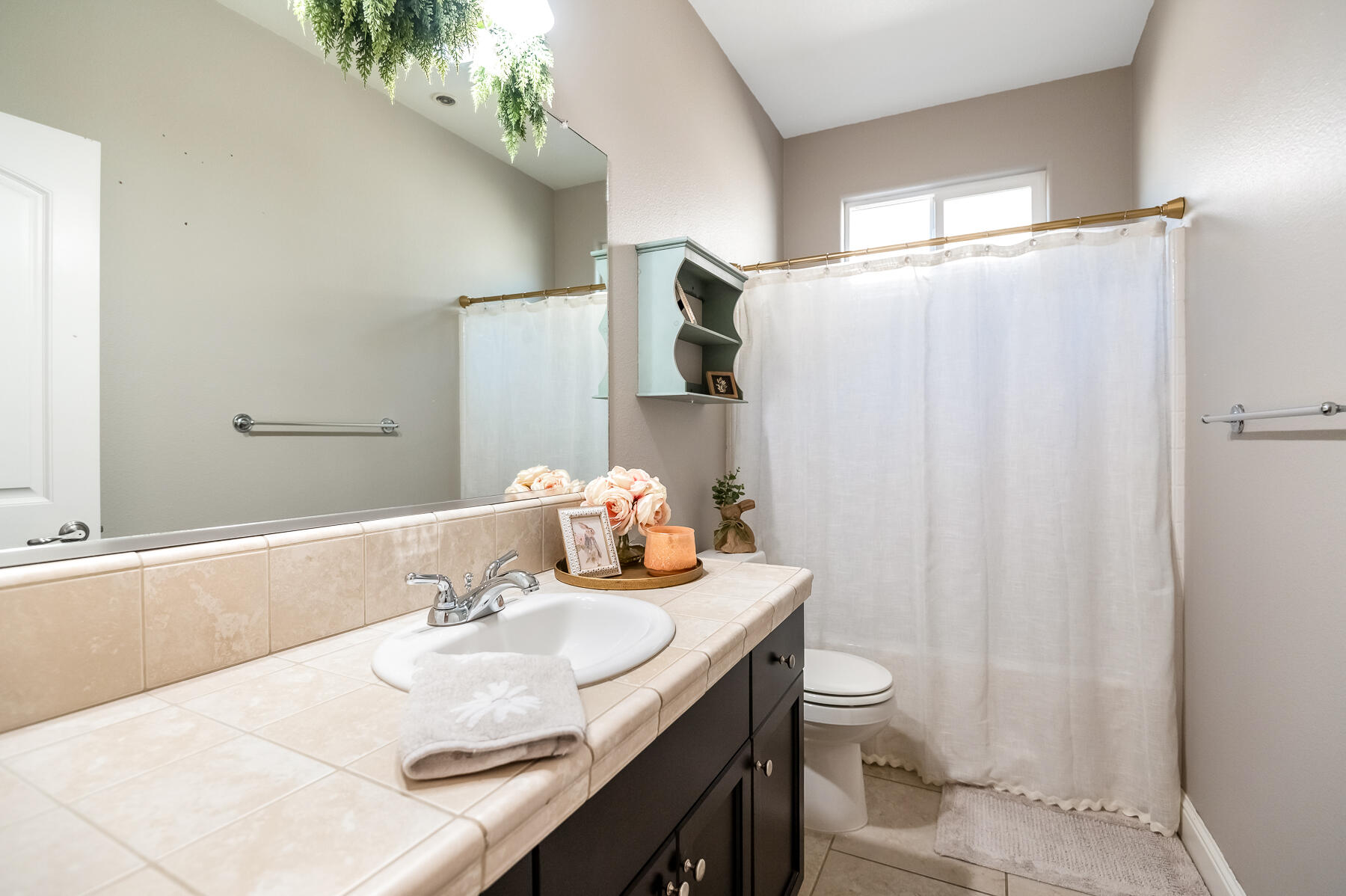 6635 W Vine Ct, Visalia, CA 93291