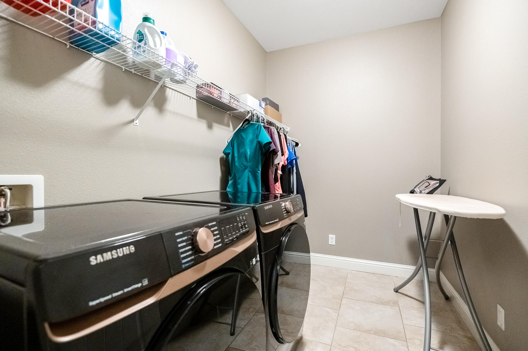 6635 W Vine Ct, Visalia, CA 93291