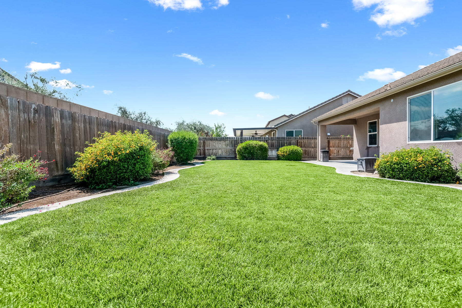 6635 W Vine Ct, Visalia, CA 93291