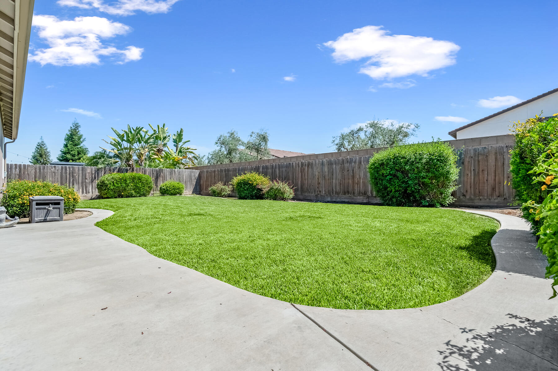6635 W Vine Ct, Visalia, CA 93291