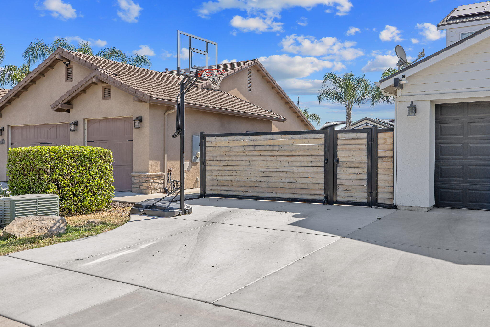680 Inverness St, Tulare, CA 93274