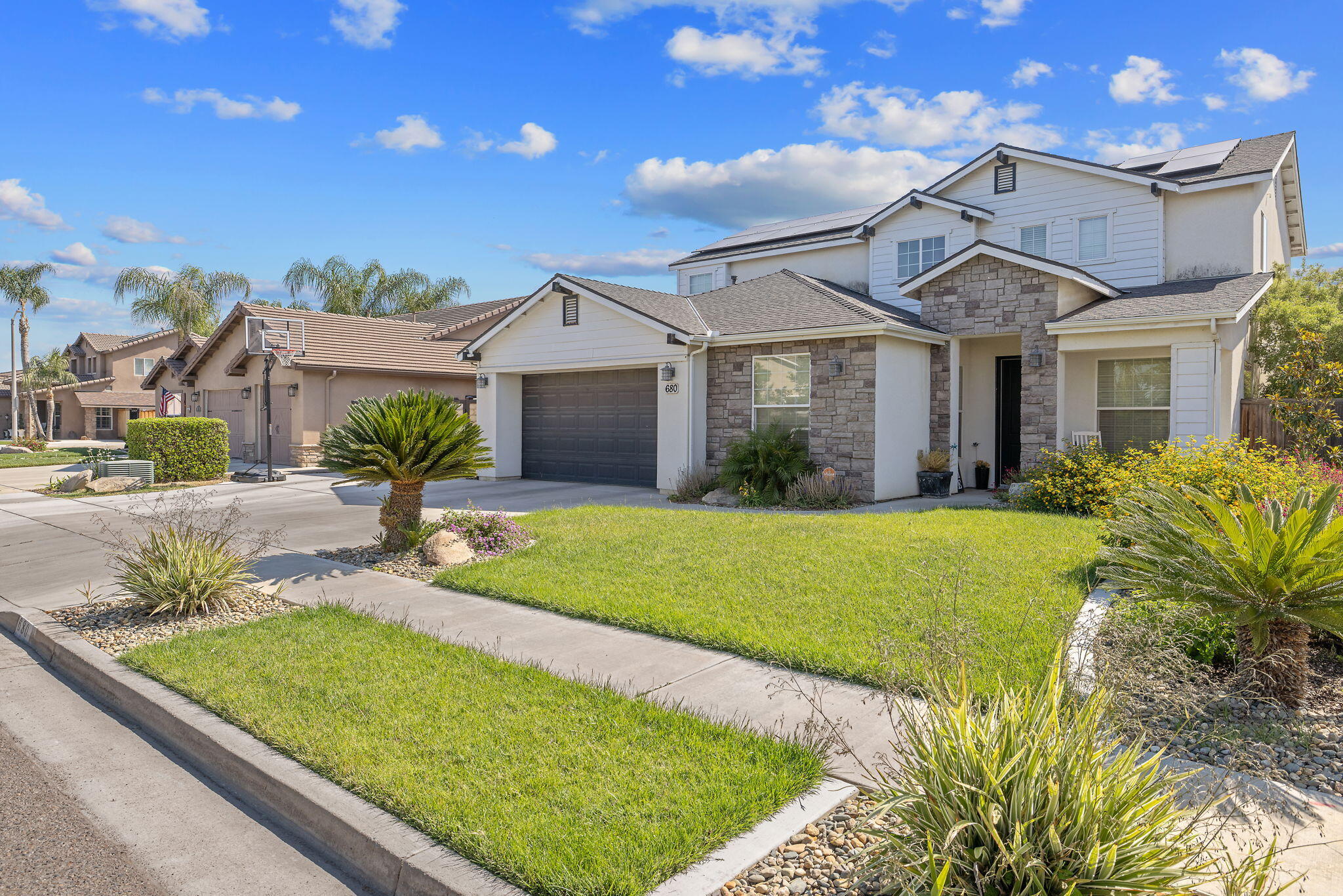 680 Inverness St, Tulare, CA 93274
