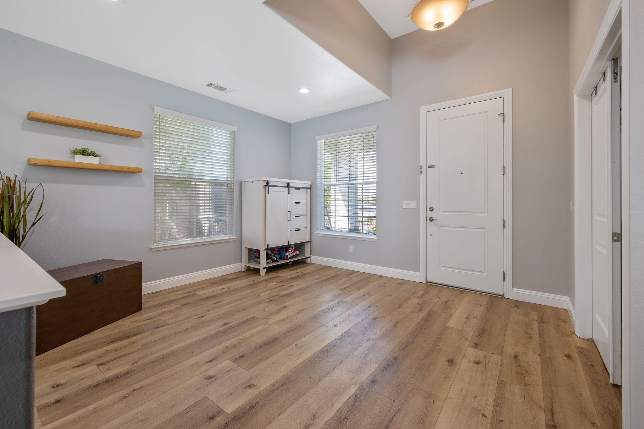680 Inverness St, Tulare, CA 93274