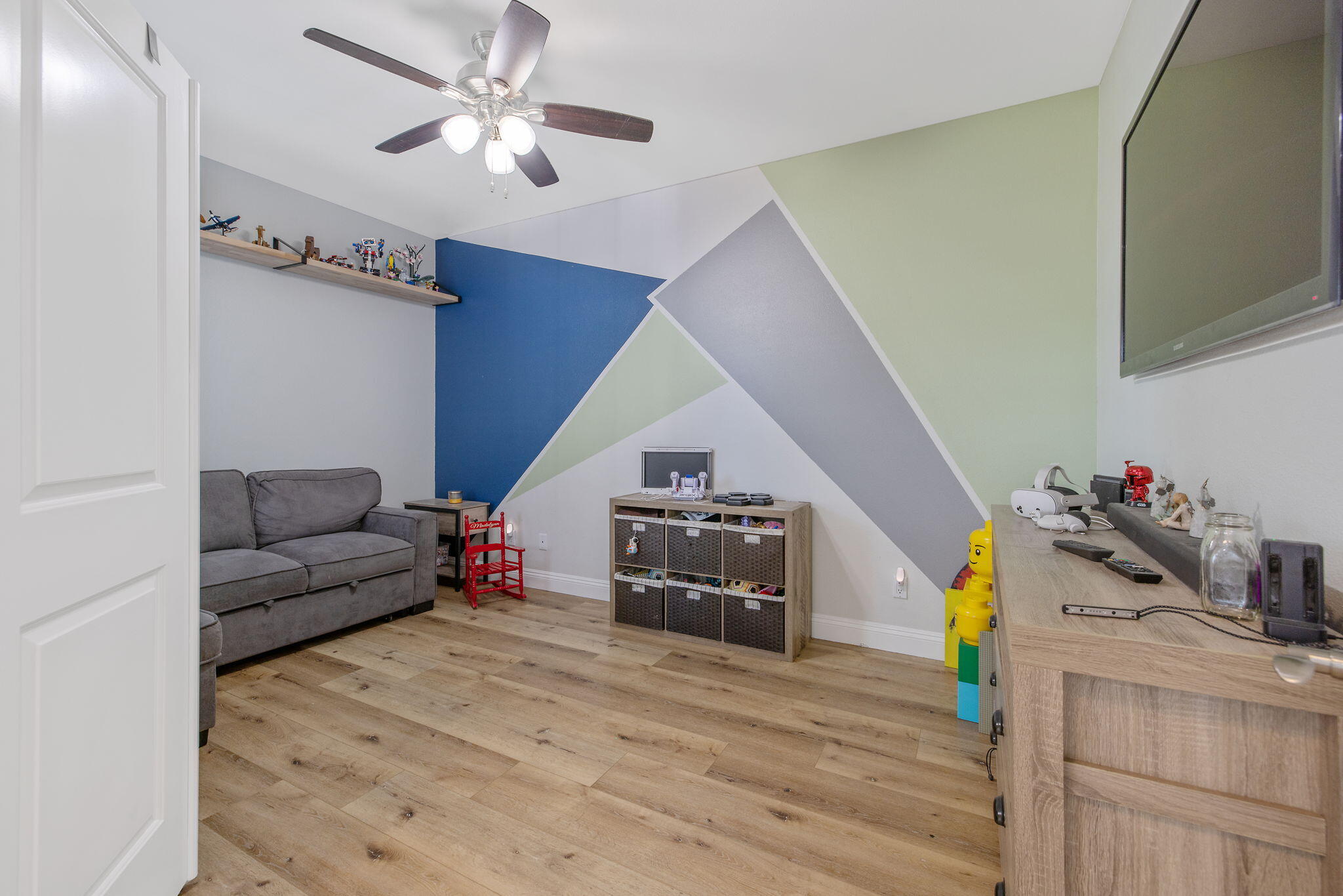 680 Inverness St, Tulare, CA 93274