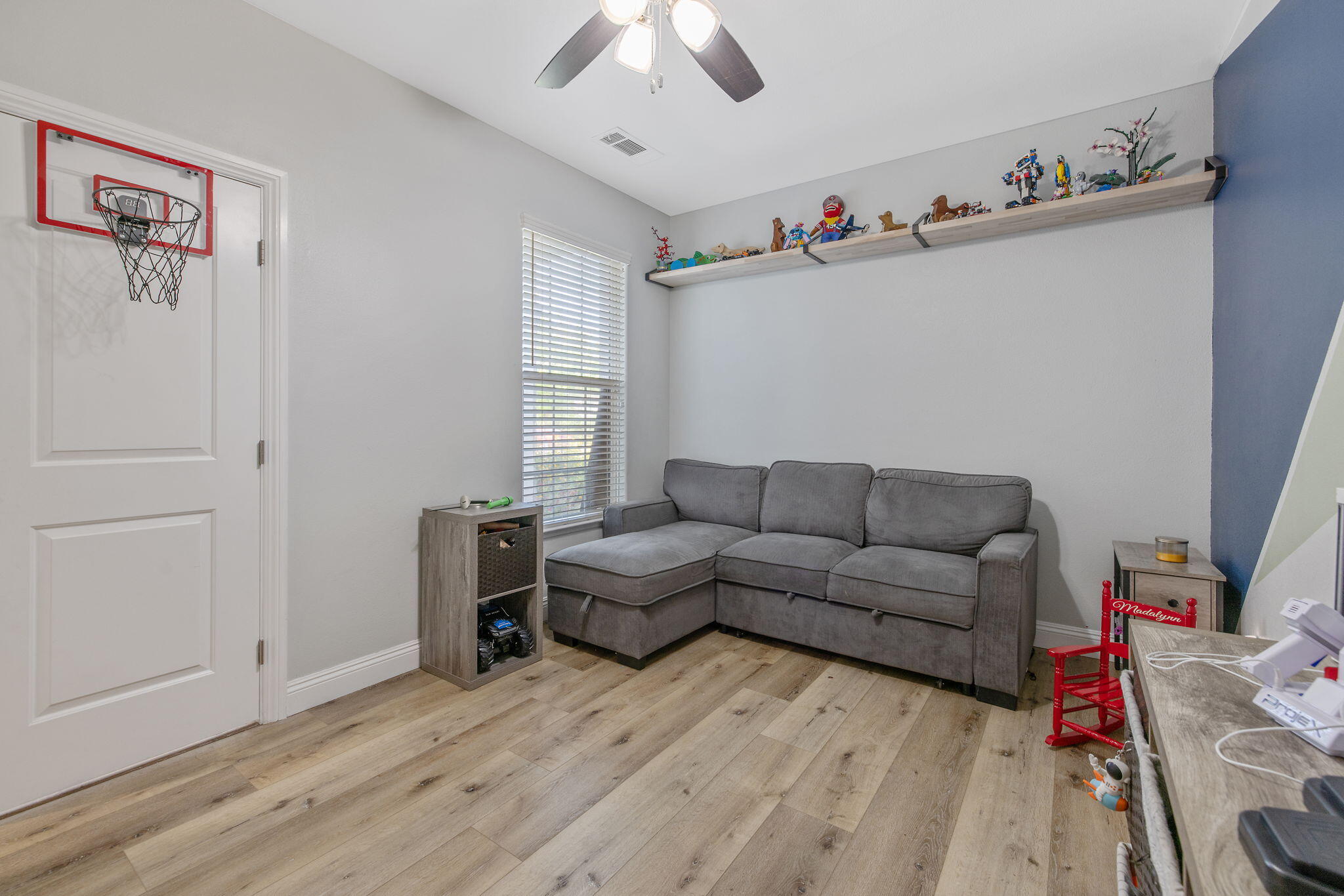680 Inverness St, Tulare, CA 93274
