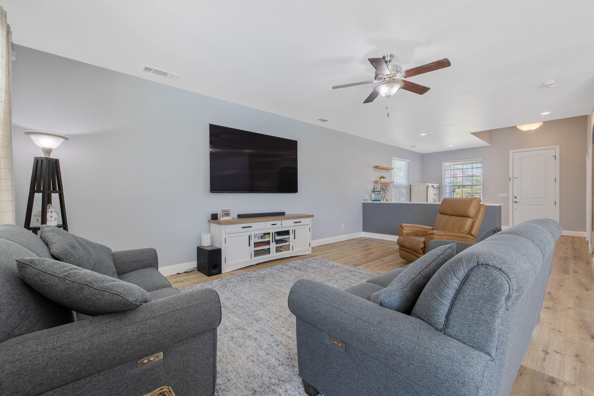 680 Inverness St, Tulare, CA 93274