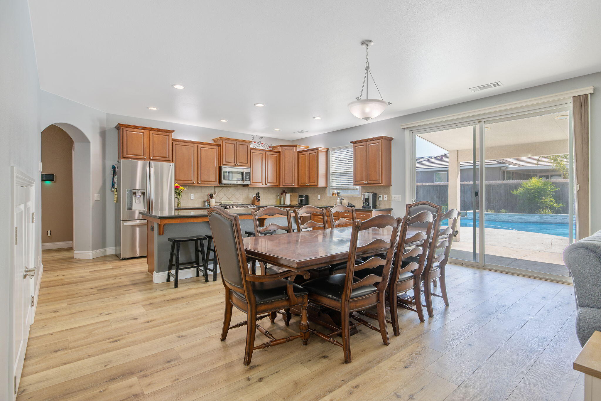 680 Inverness St, Tulare, CA 93274